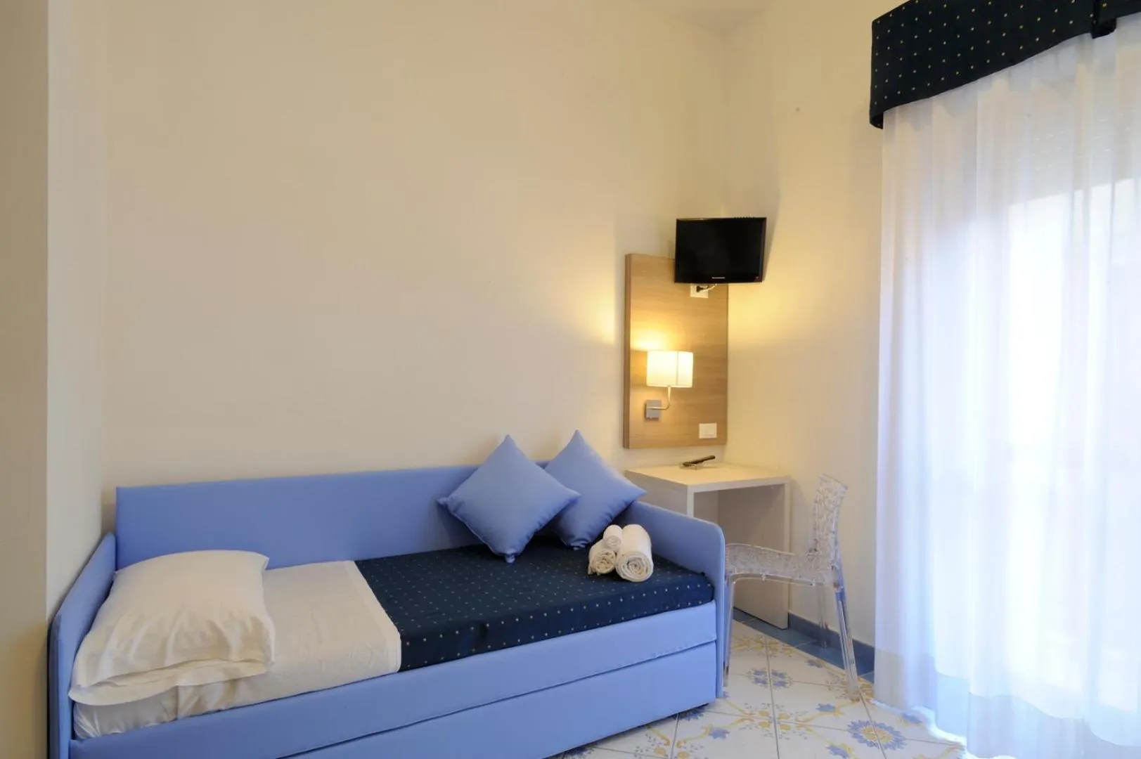 Day, Bed in Hotel Delfino