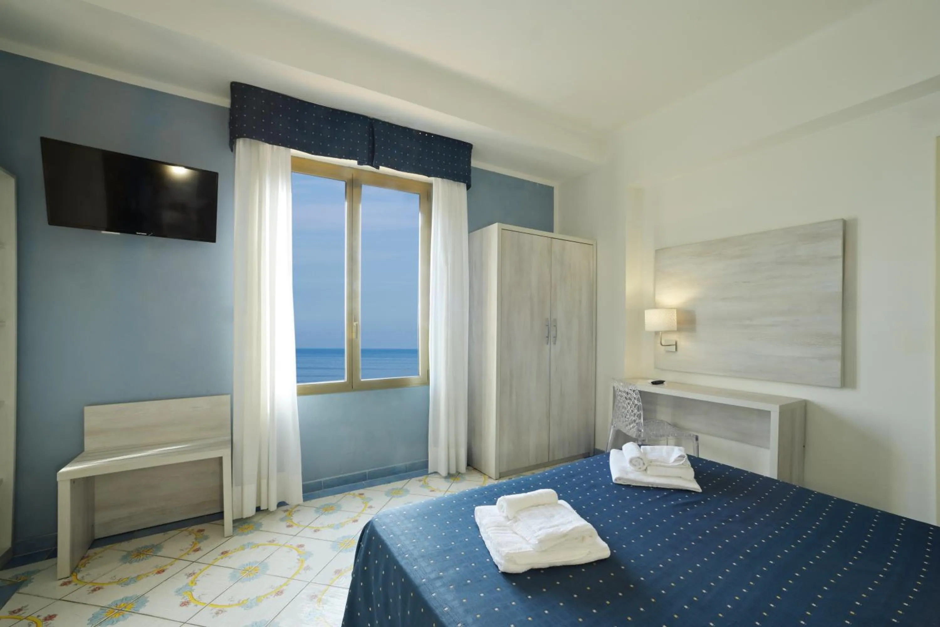 Bed in Hotel Delfino