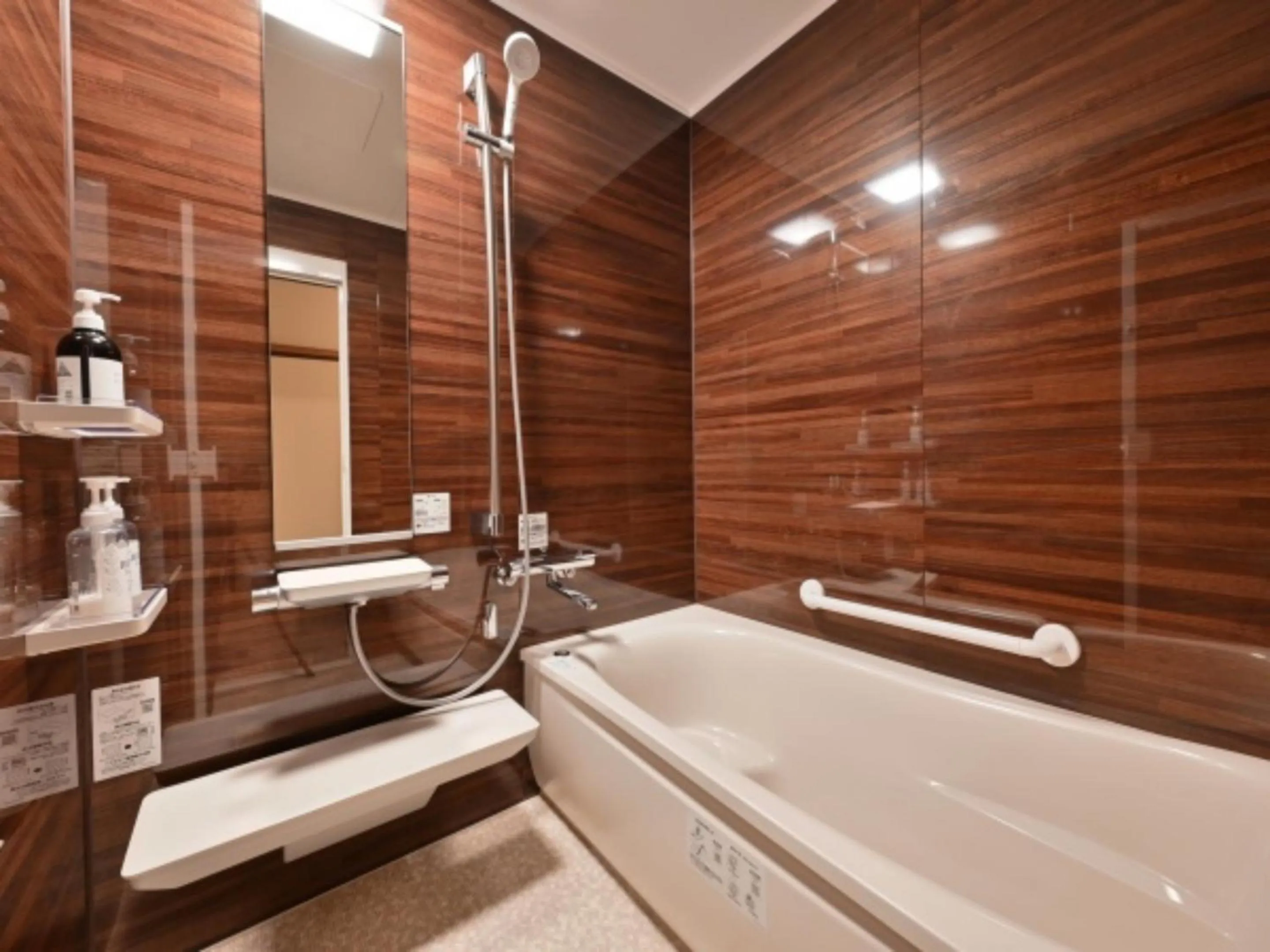 Shower in Wakariki Ryokan