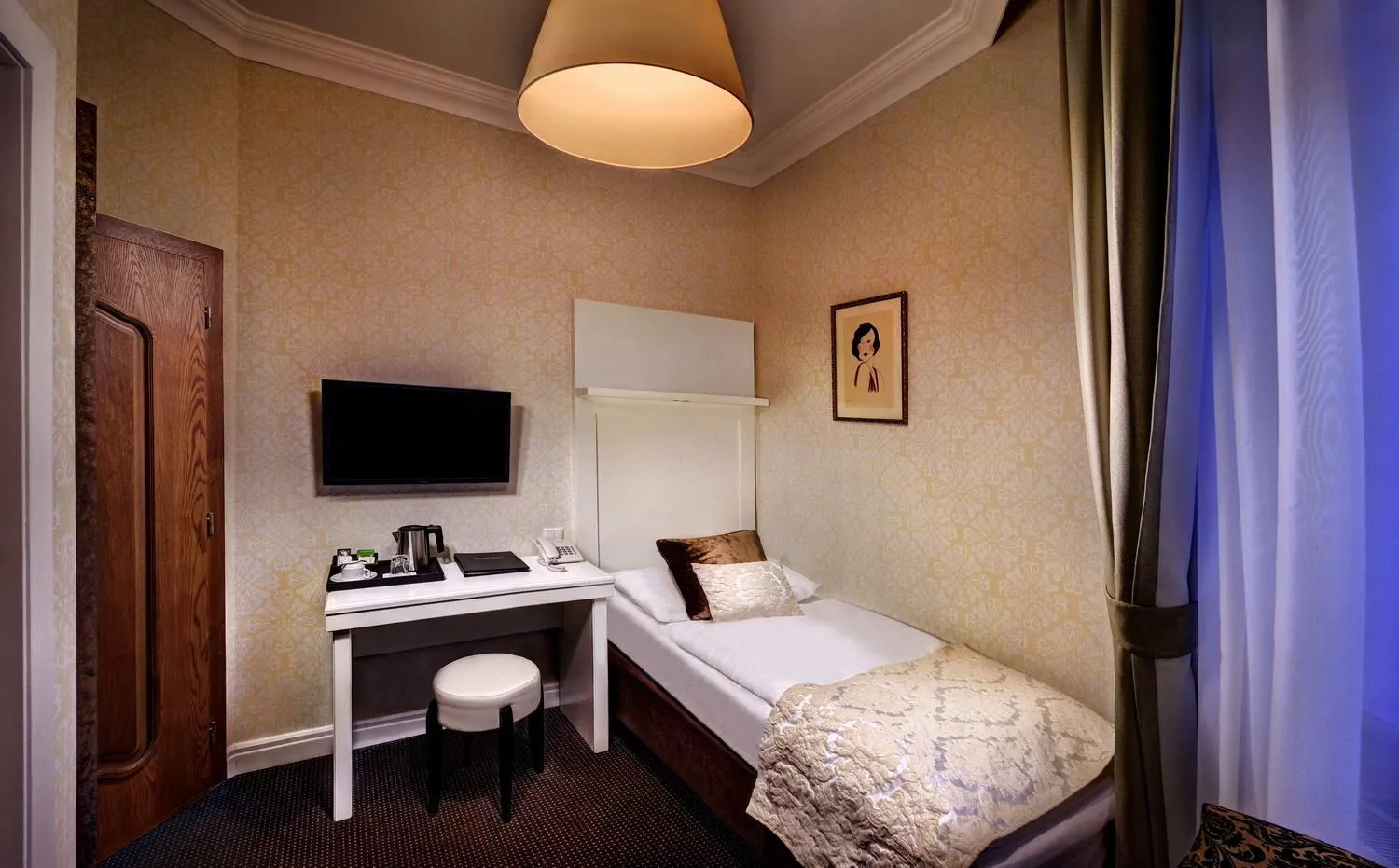 Property building, Bed in Grand hotel Starý Smokovec