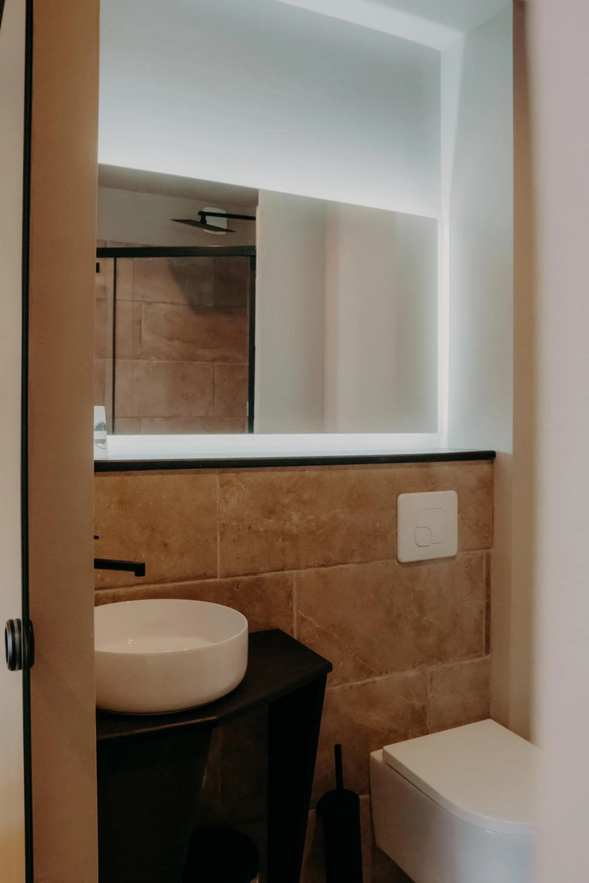 Shower in Le Central Hôtel-Bar