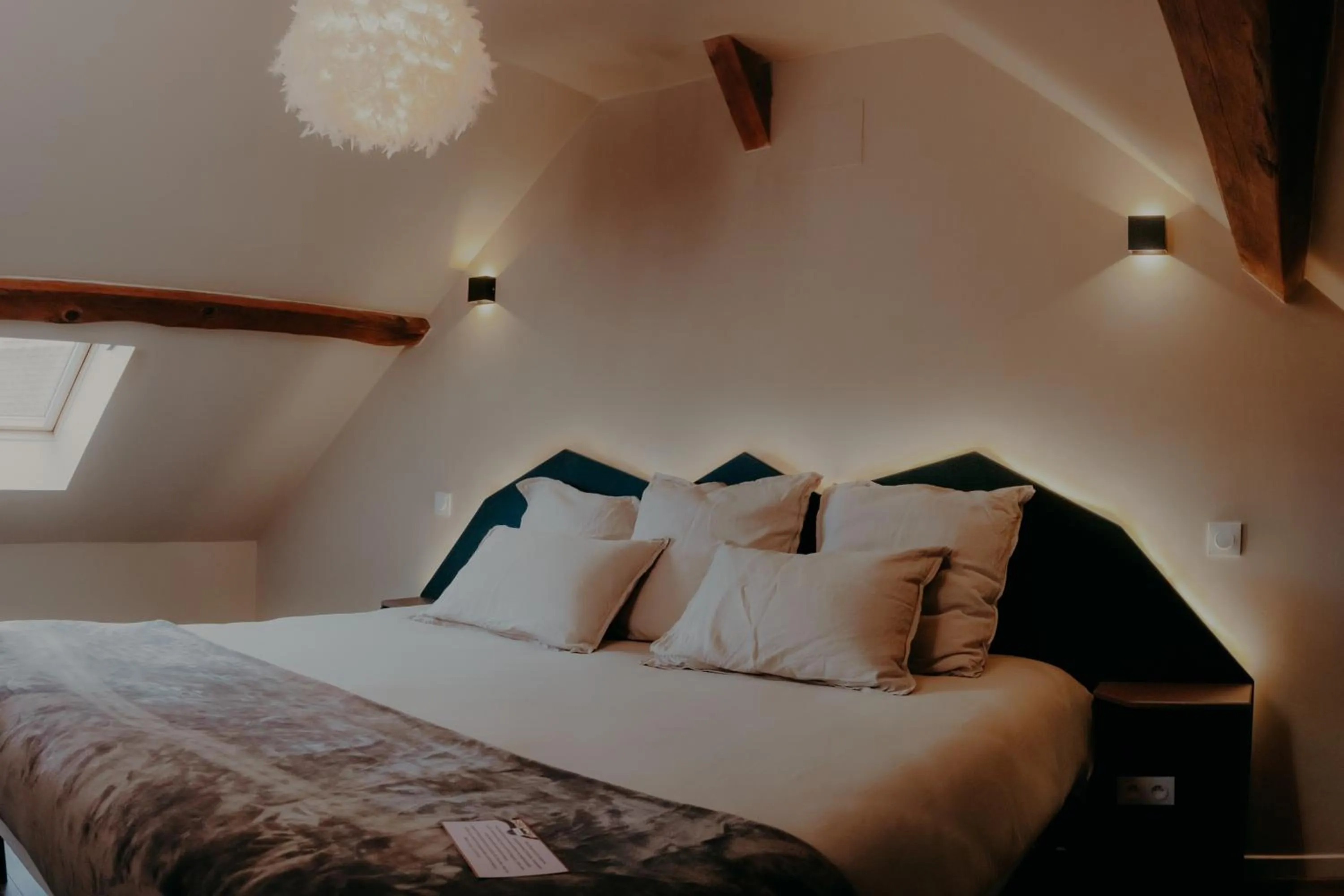 Bed in Le Central Hôtel-Bar