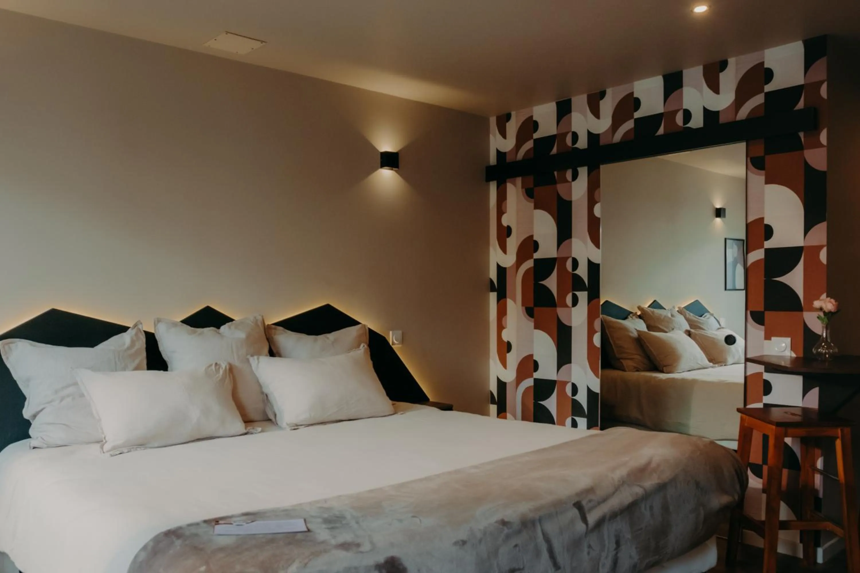 Bed in Le Central Hôtel-Bar