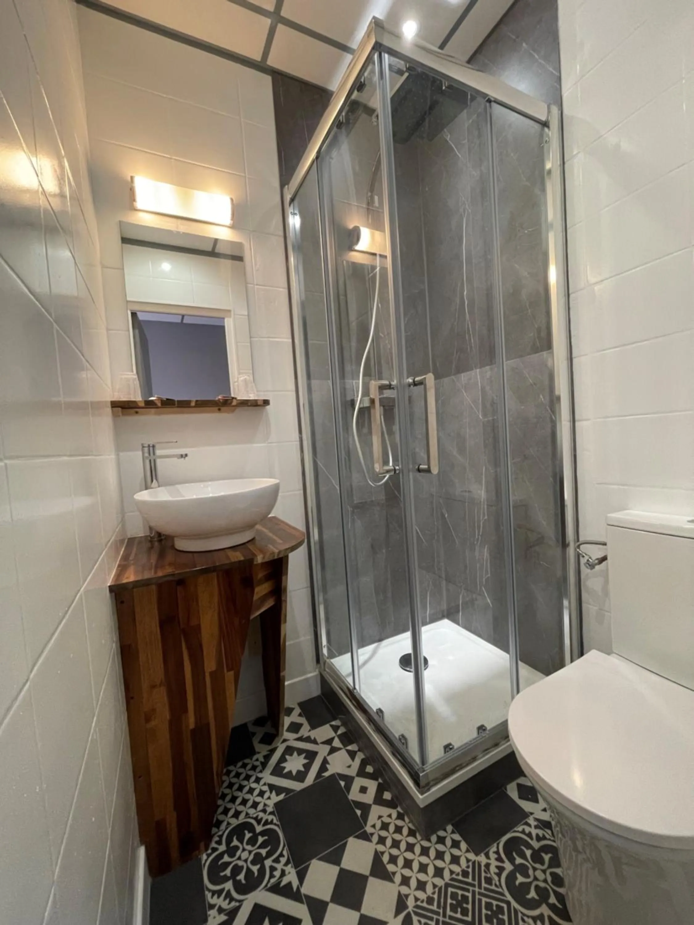 Bathroom in Le Central Hôtel-Bar