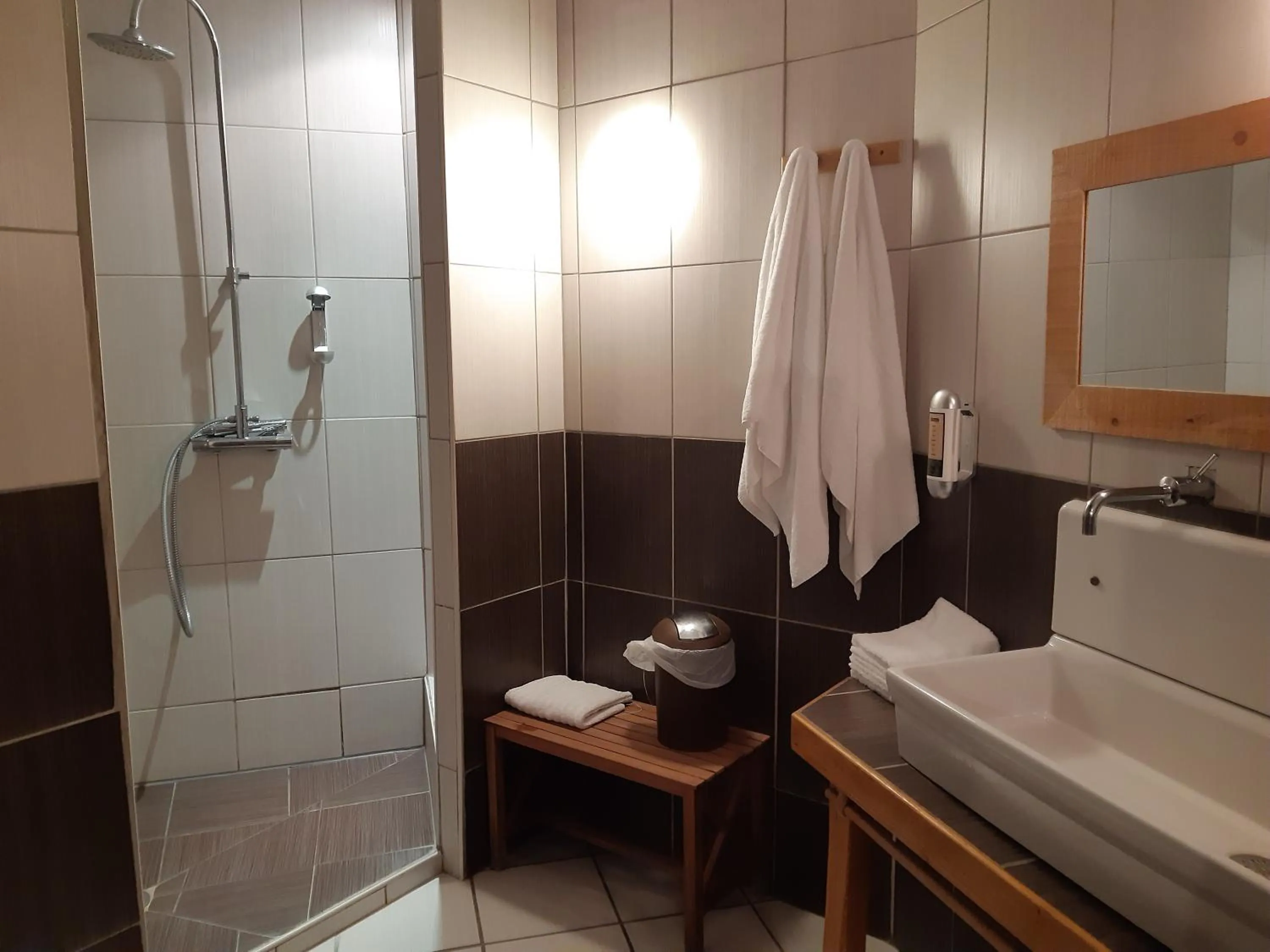 Bathroom in Logis Domaine de Peyrolade