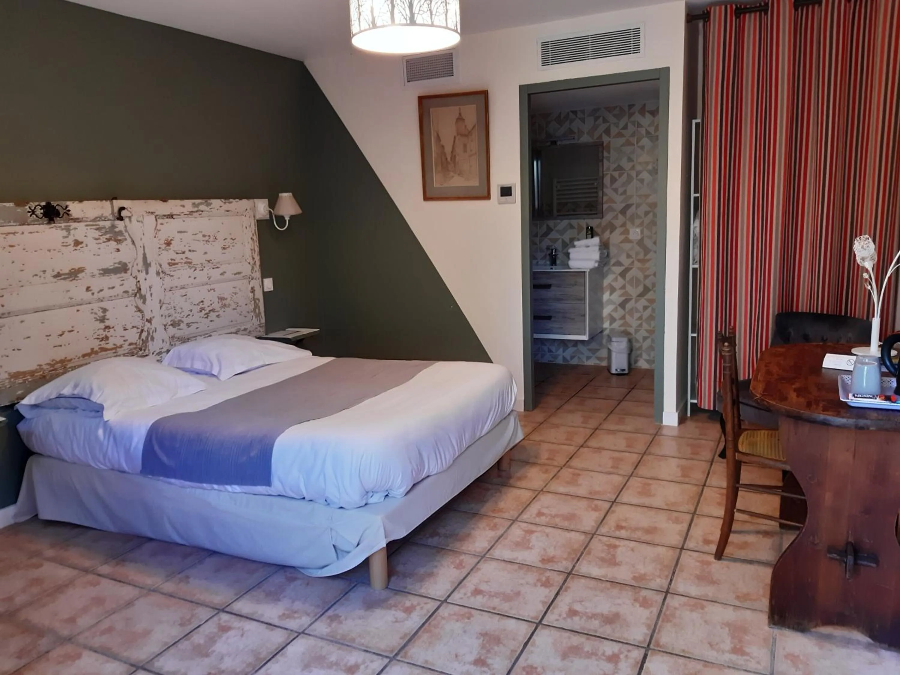 Bed in Logis Domaine de Peyrolade