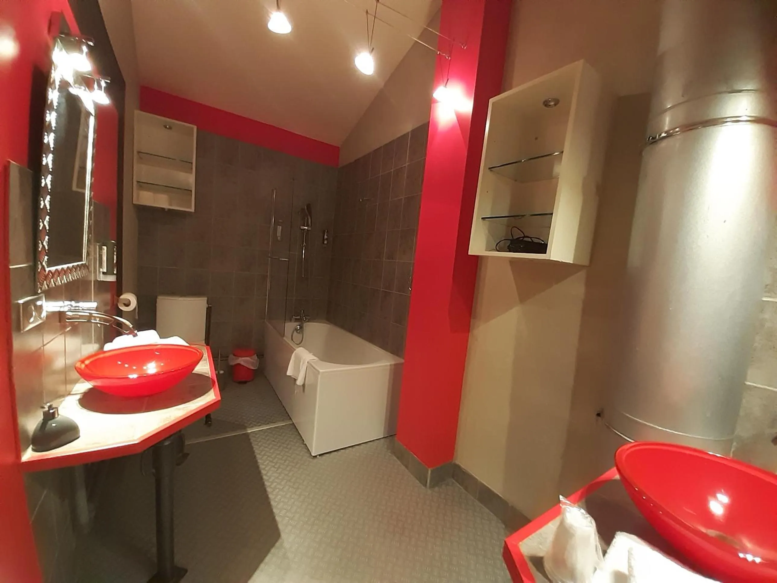 Bathroom in Logis Domaine de Peyrolade