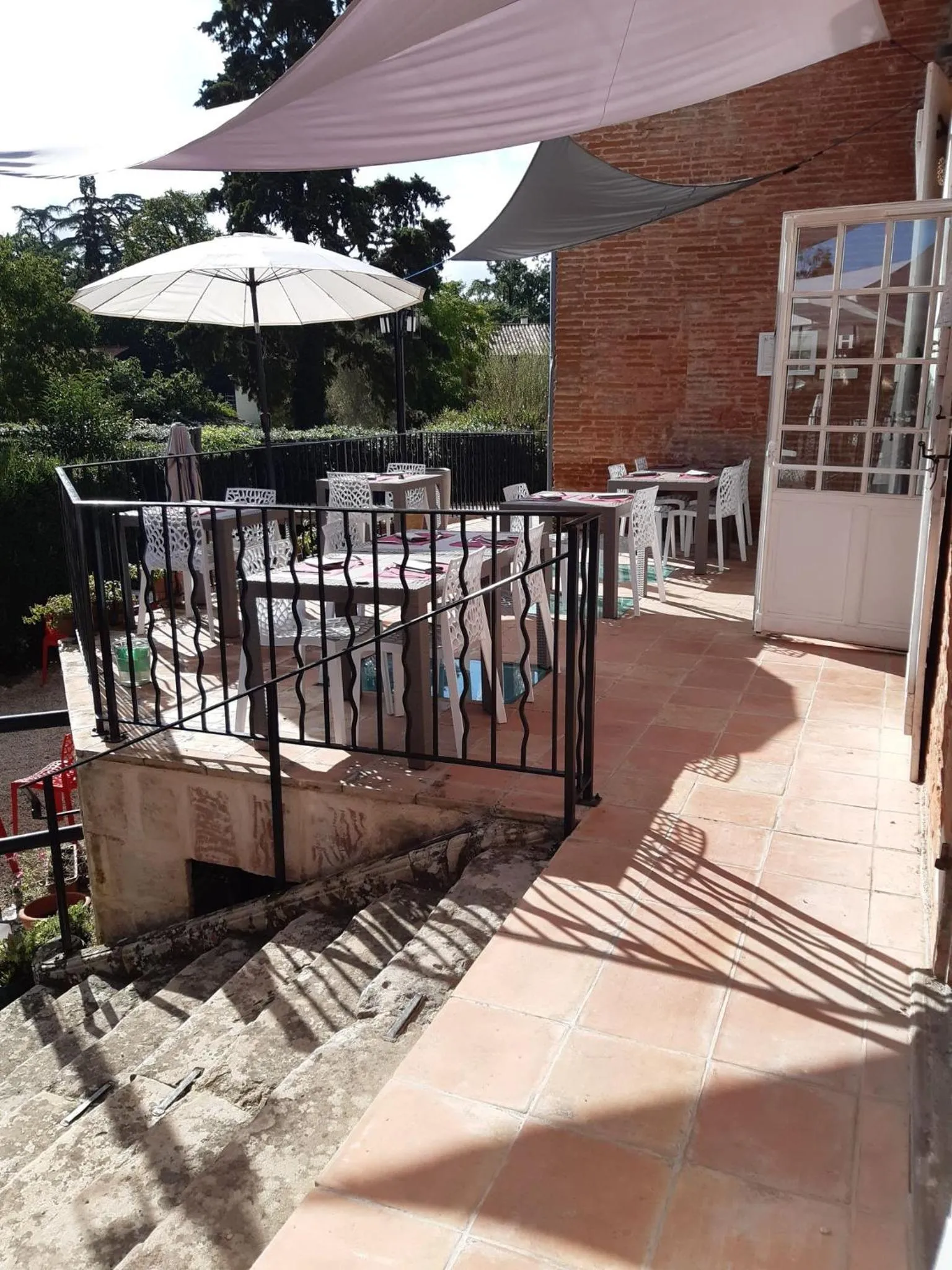 Patio in Logis Domaine de Peyrolade