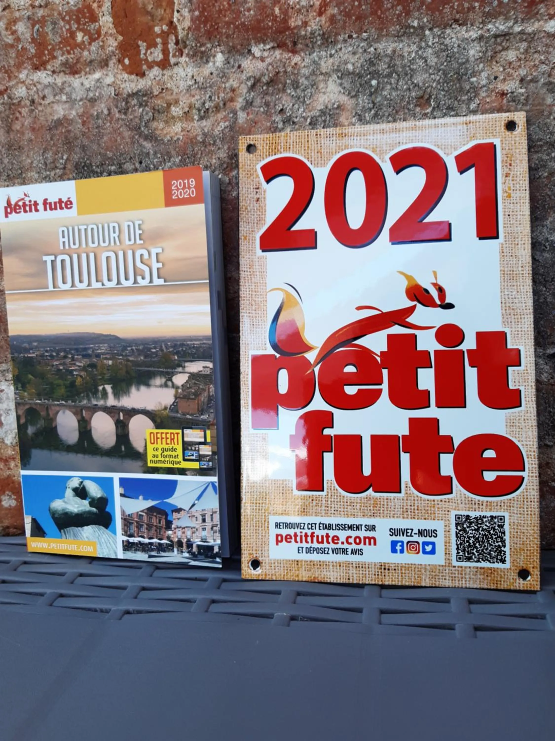 Logo/Certificate/Sign in Logis Domaine de Peyrolade