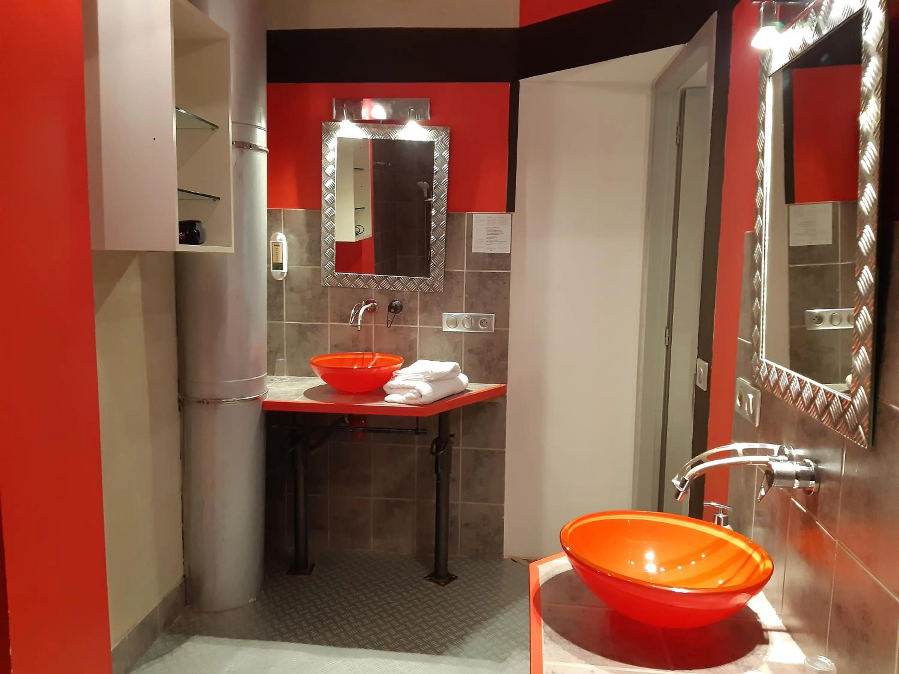 Bathroom in Logis Domaine de Peyrolade