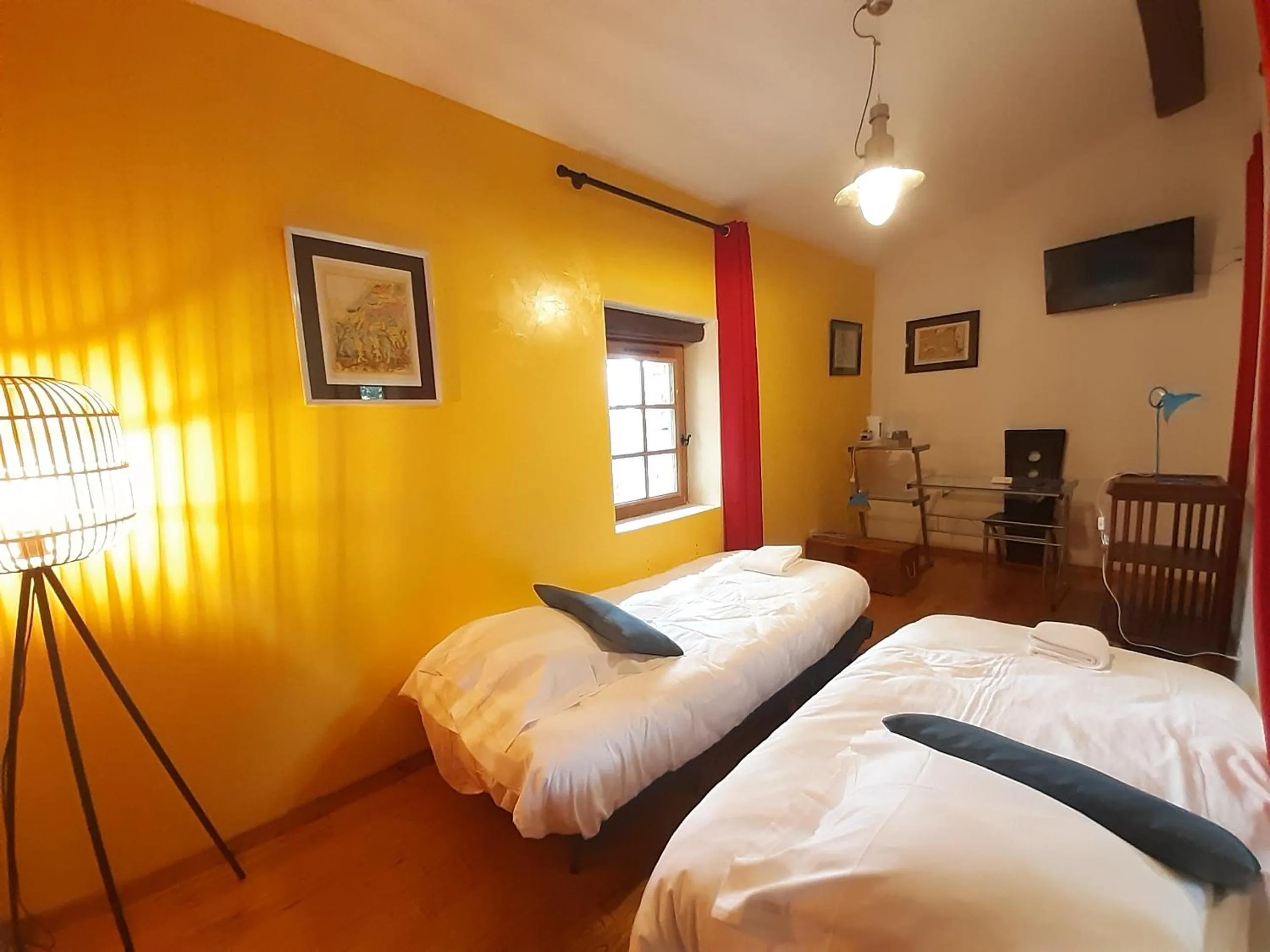 children, Bed in Logis Domaine de Peyrolade