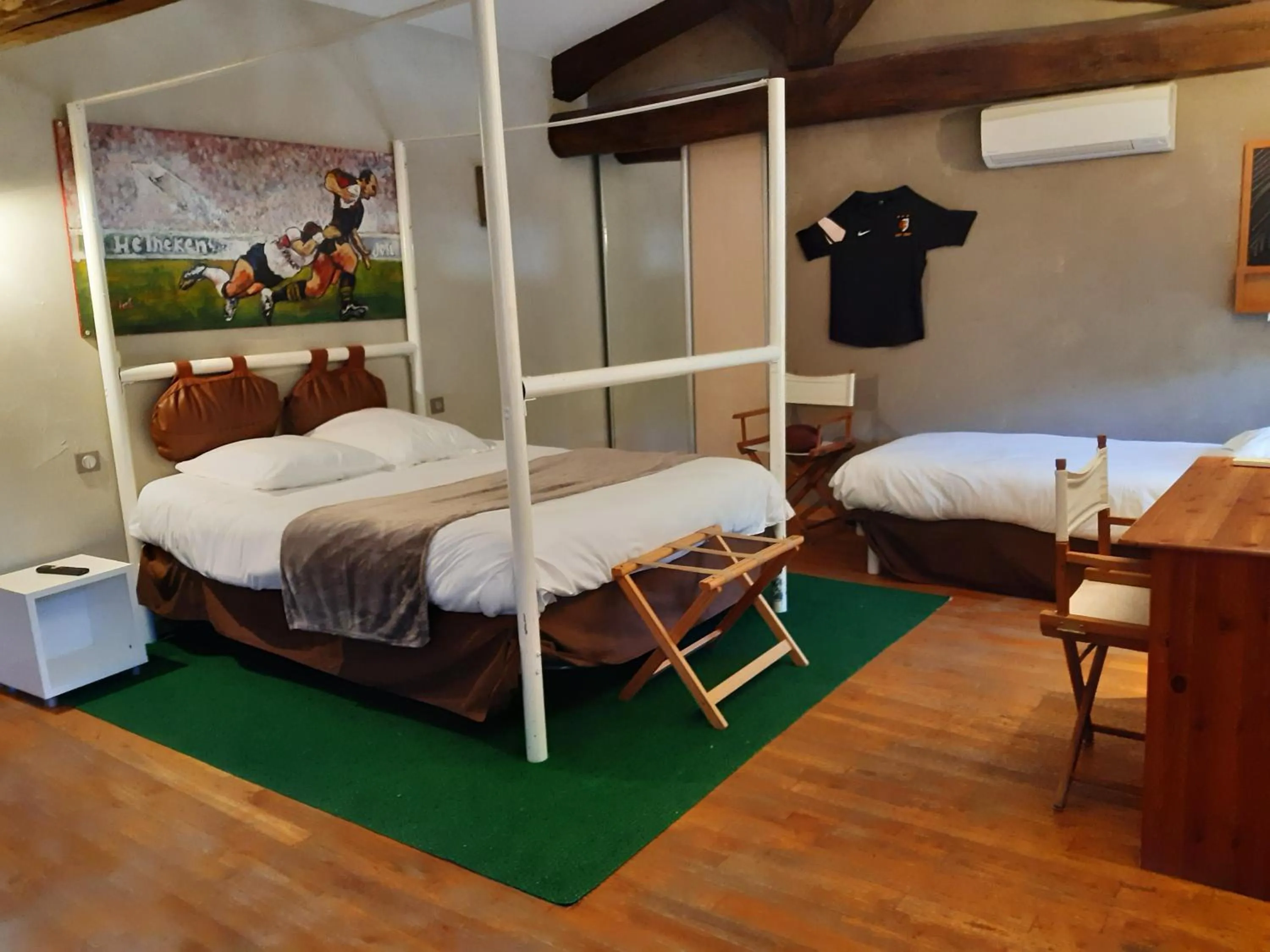 Photo of the whole room, Bed in Logis Domaine de Peyrolade