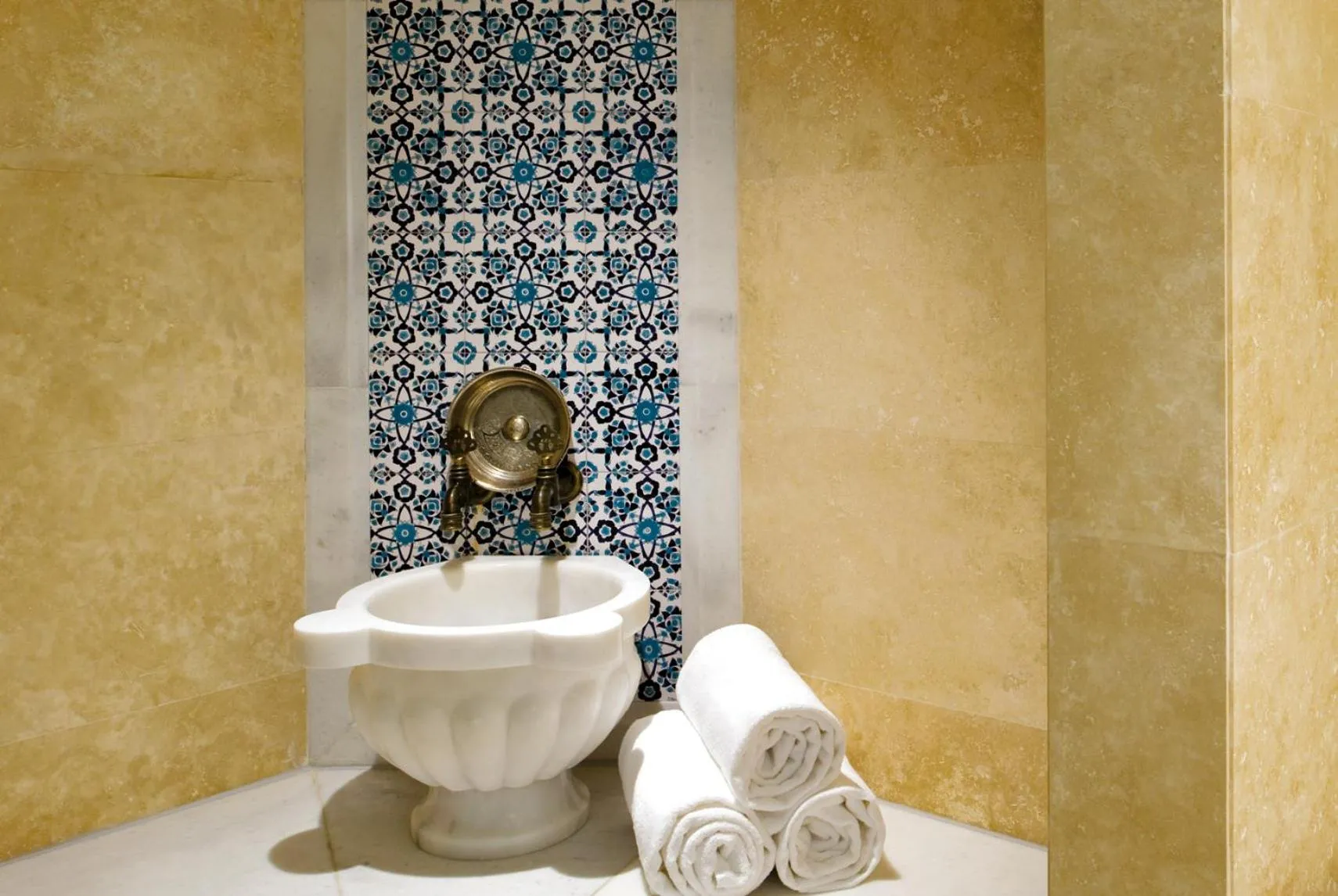 Public Bath in Paloma Pasha