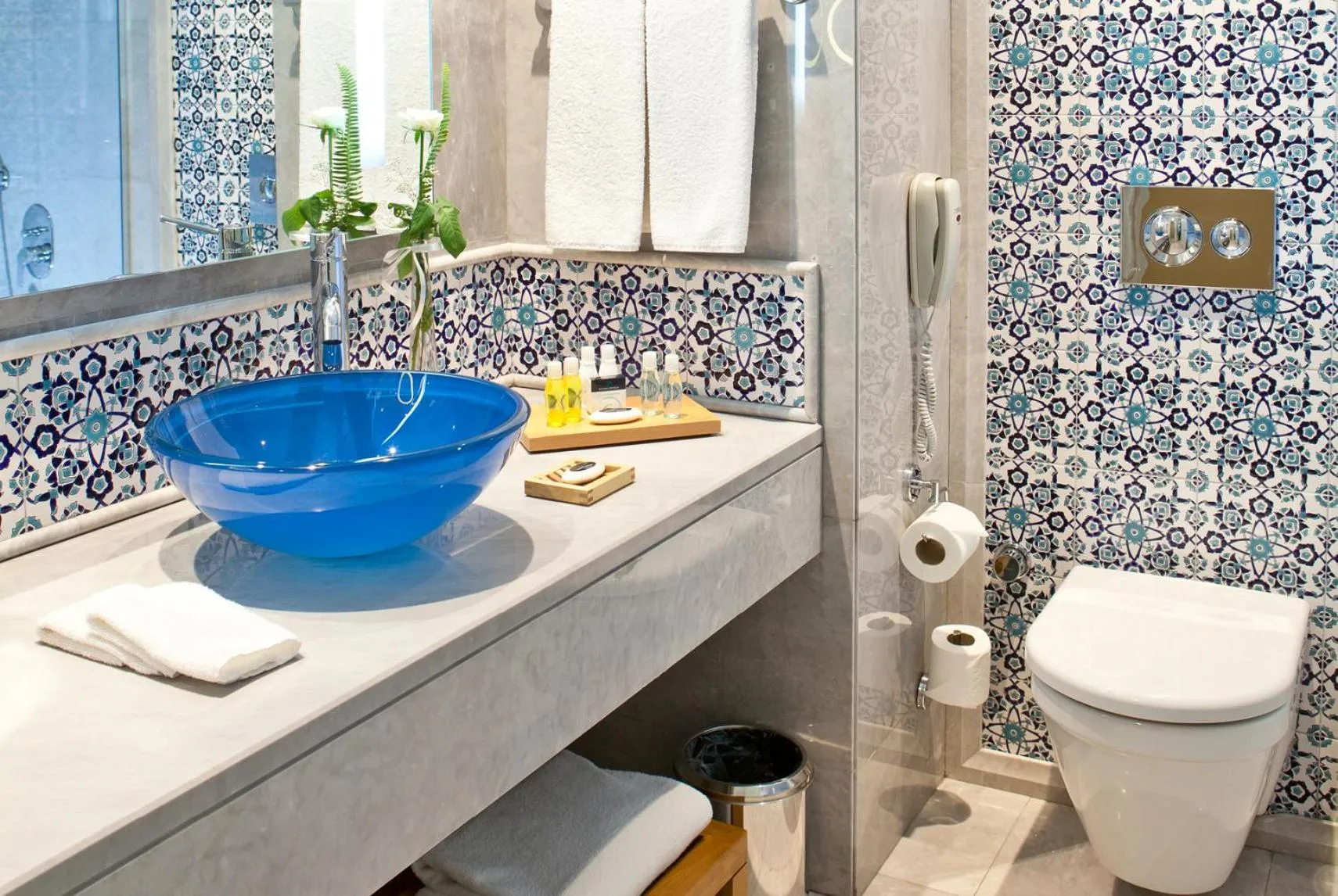 Toilet in Paloma Pasha