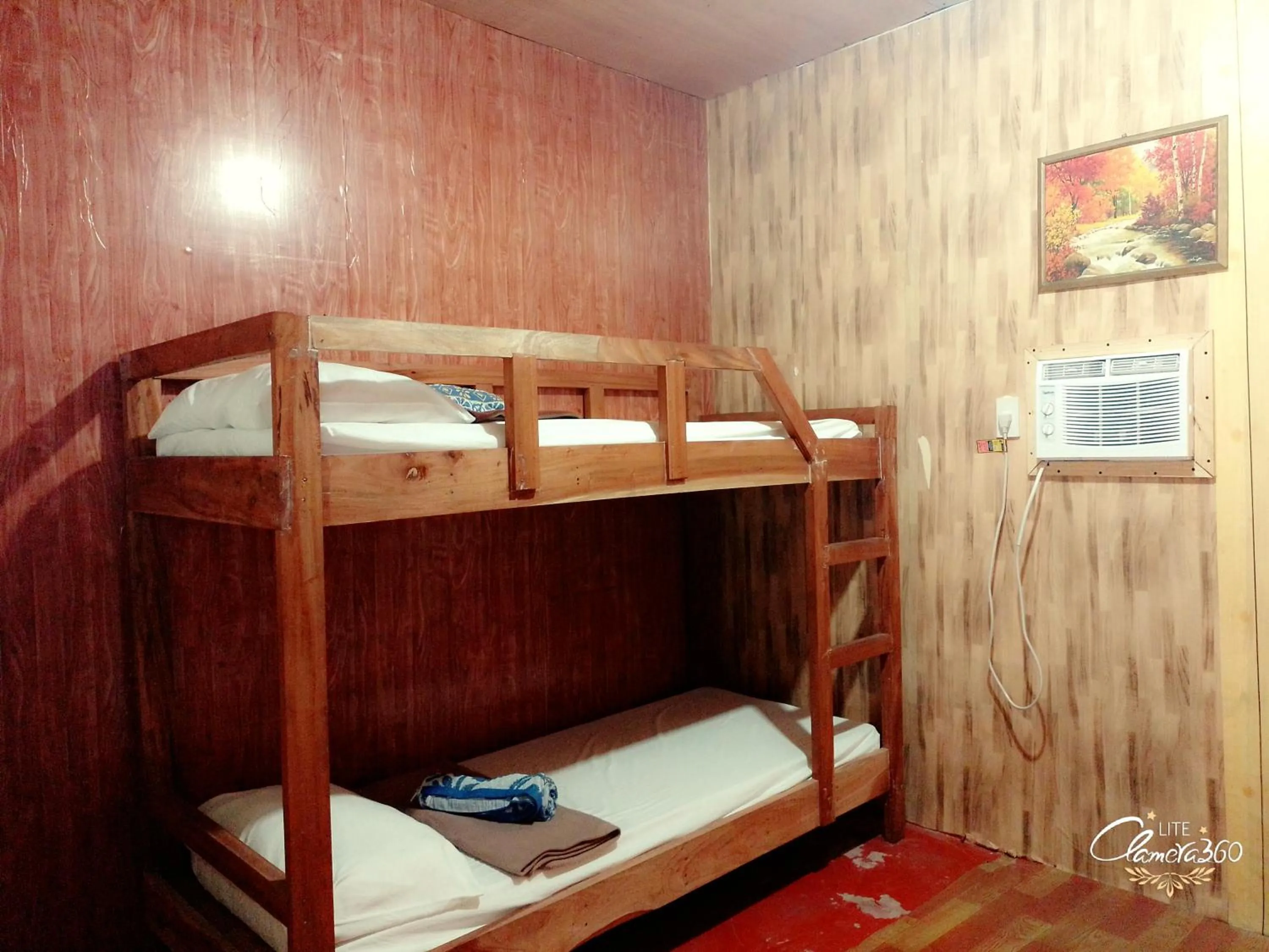 Bed in Angler's Hub & Resort Oslob