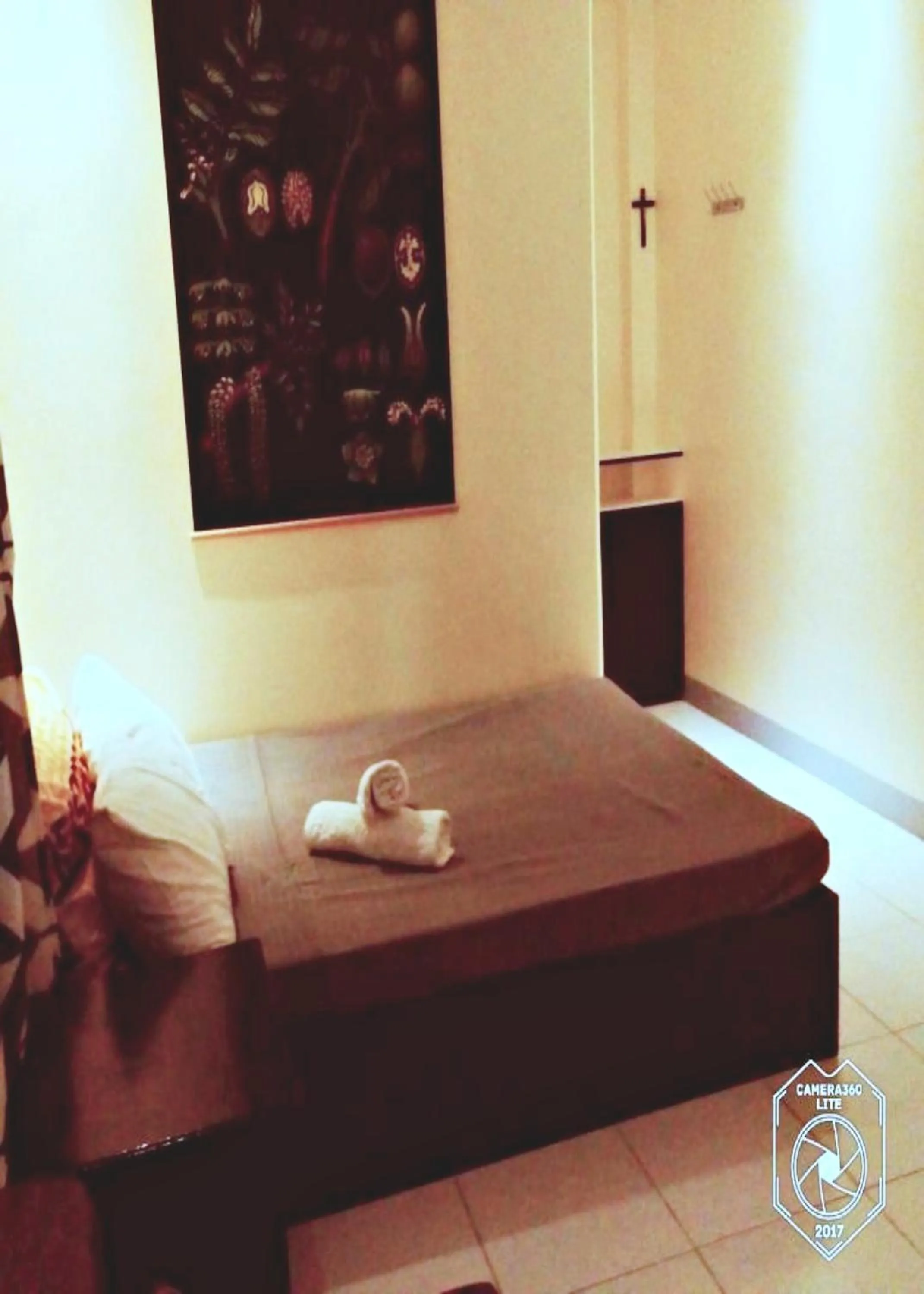 Bed in Angler's Hub & Resort Oslob