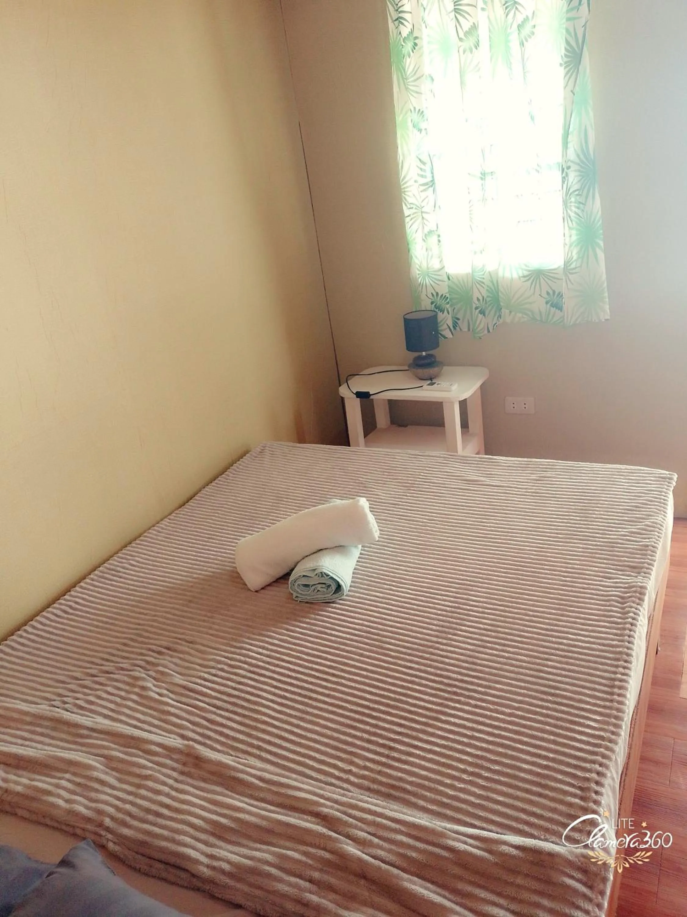 Bed in Angler's Hub & Resort Oslob