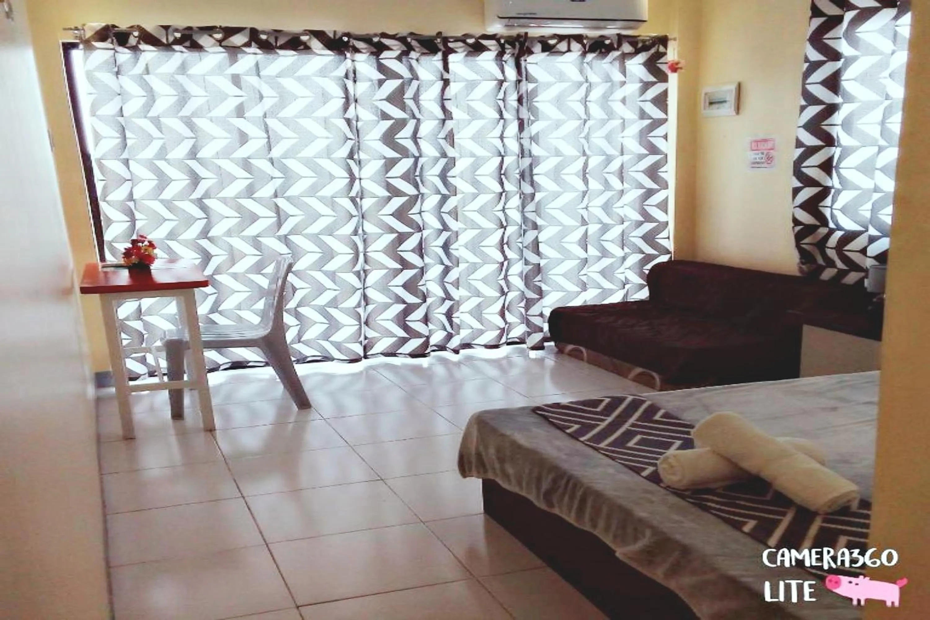 Bed in Angler's Hub & Resort Oslob