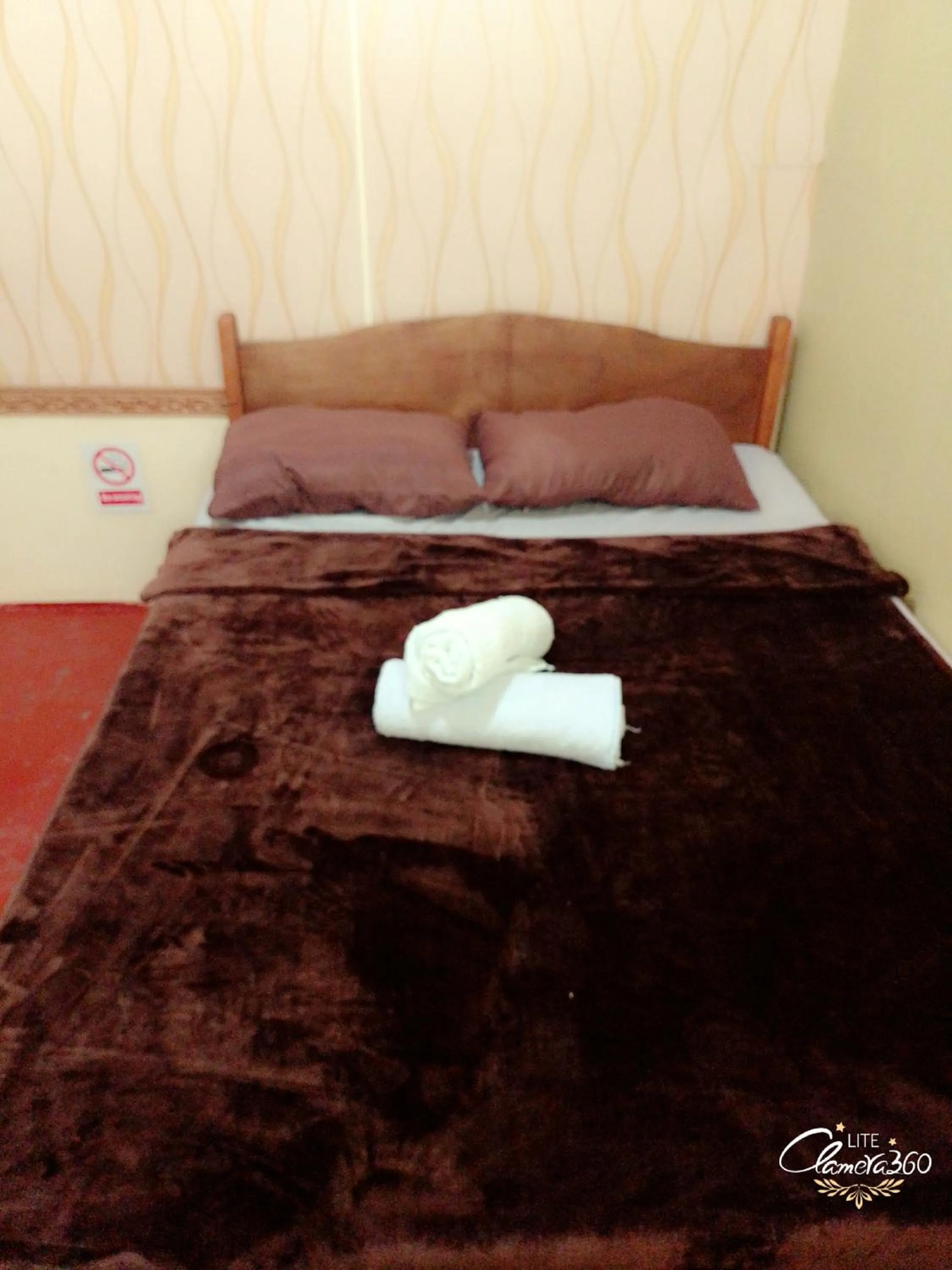 Bed in Angler's Hub & Resort Oslob