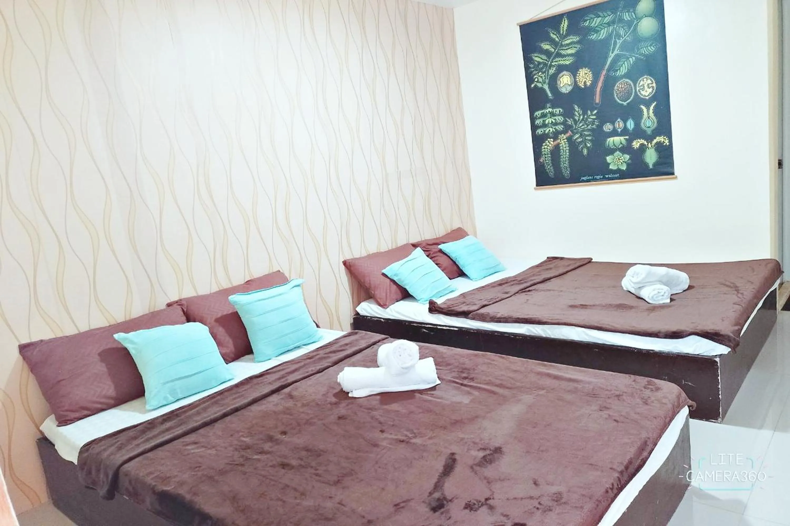 Bed in Angler's Hub & Resort Oslob