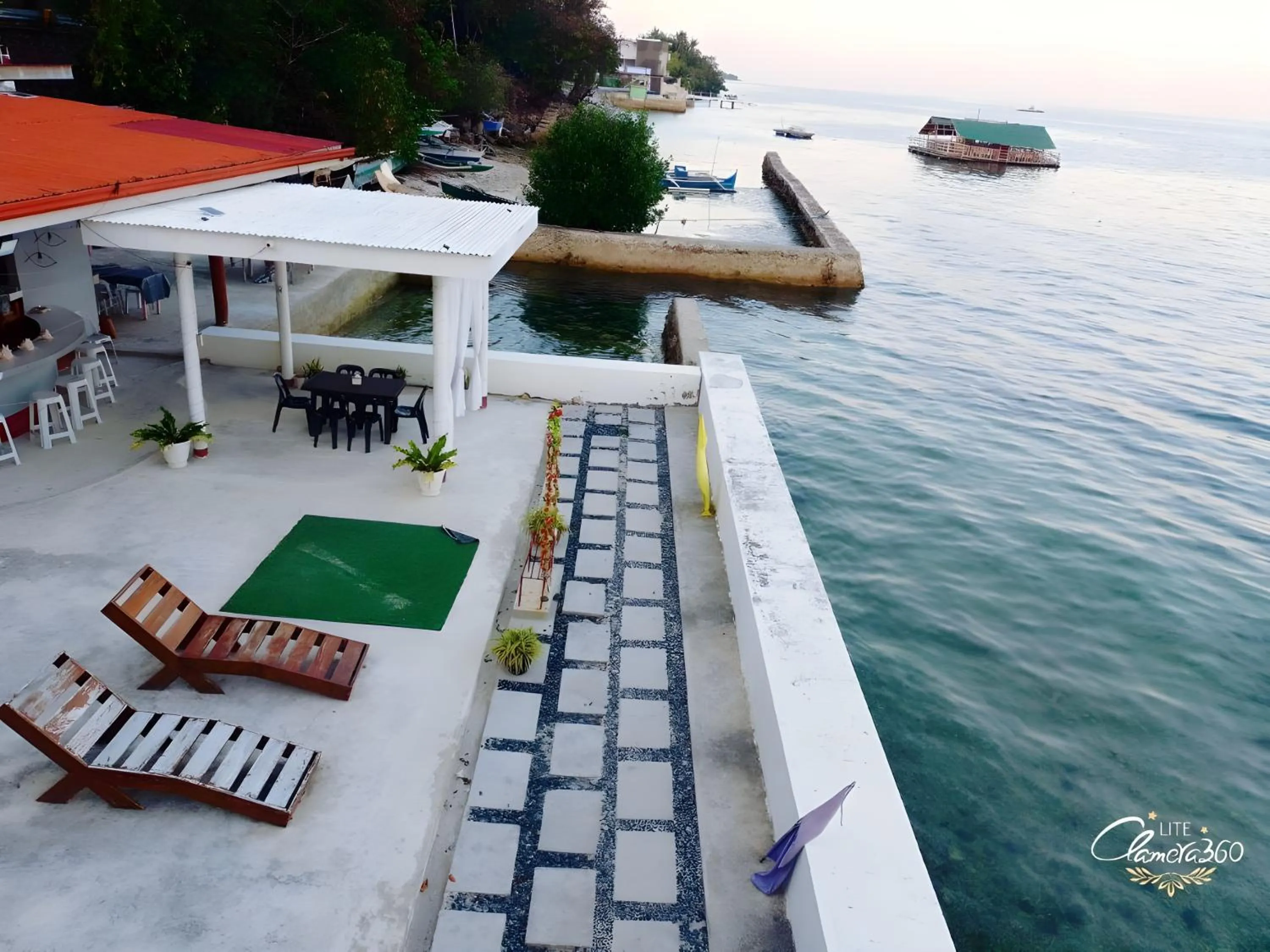 Seating area in Angler's Hub & Resort Oslob