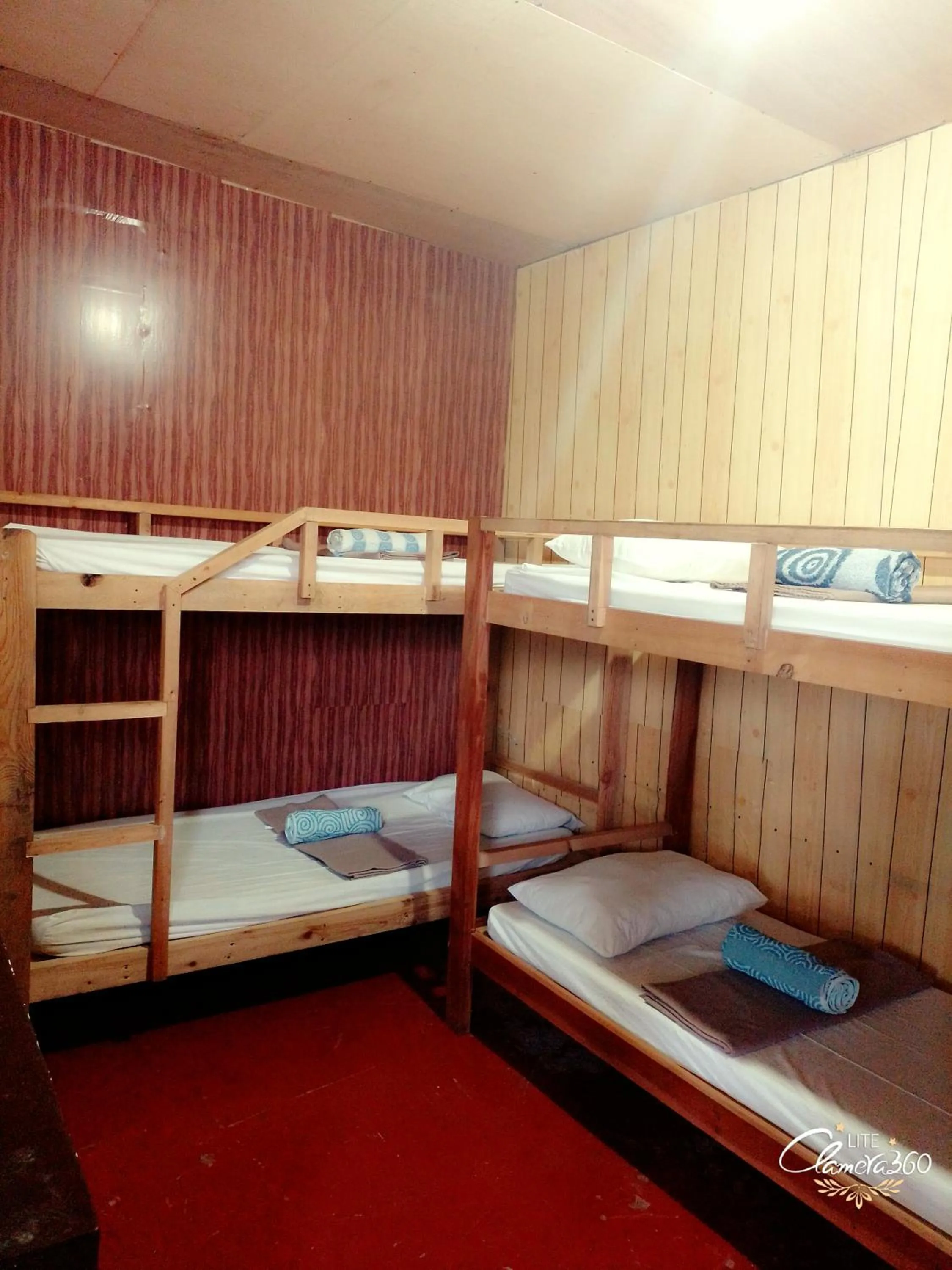 Bed in Angler's Hub & Resort Oslob