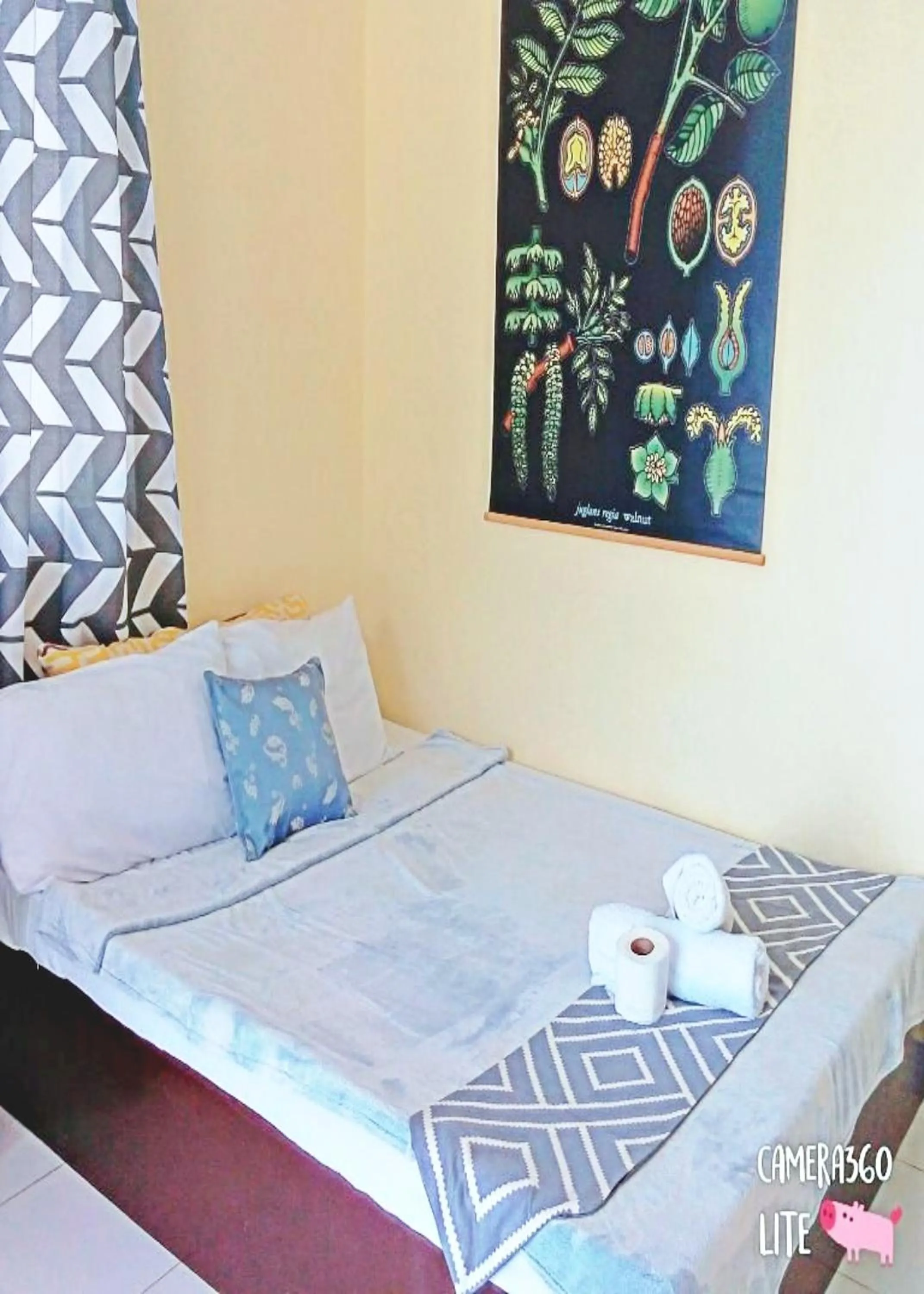 Bed in Angler's Hub & Resort Oslob