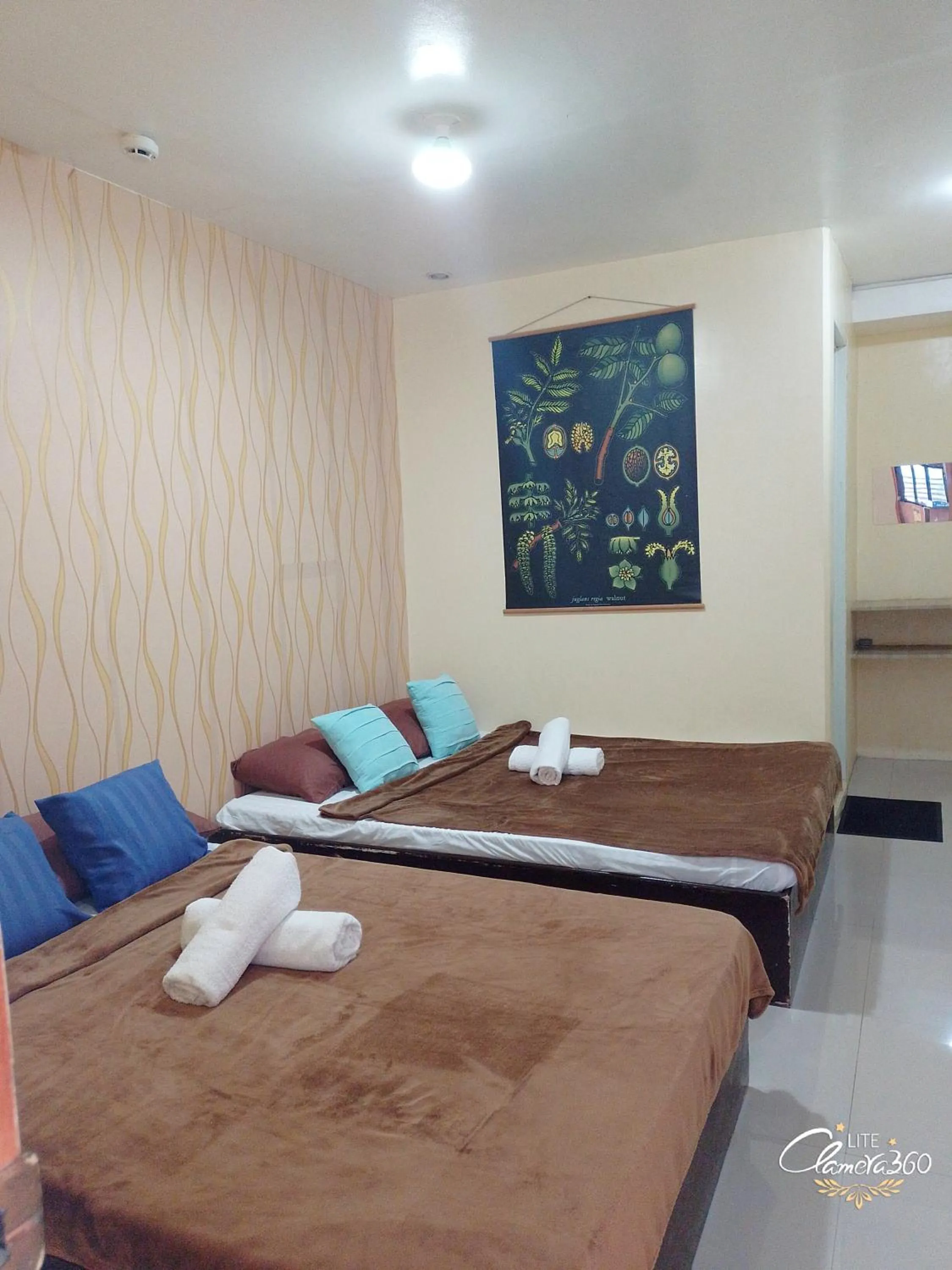 Bed in Angler's Hub & Resort Oslob