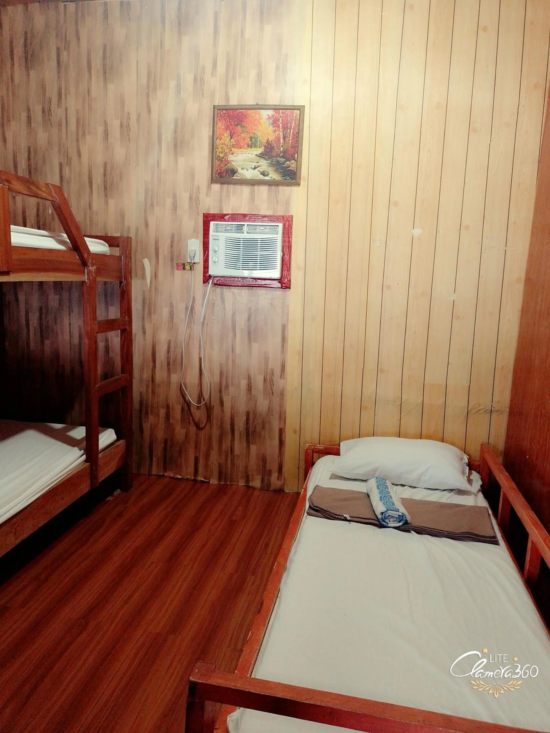 Bed in Angler's Hub & Resort Oslob