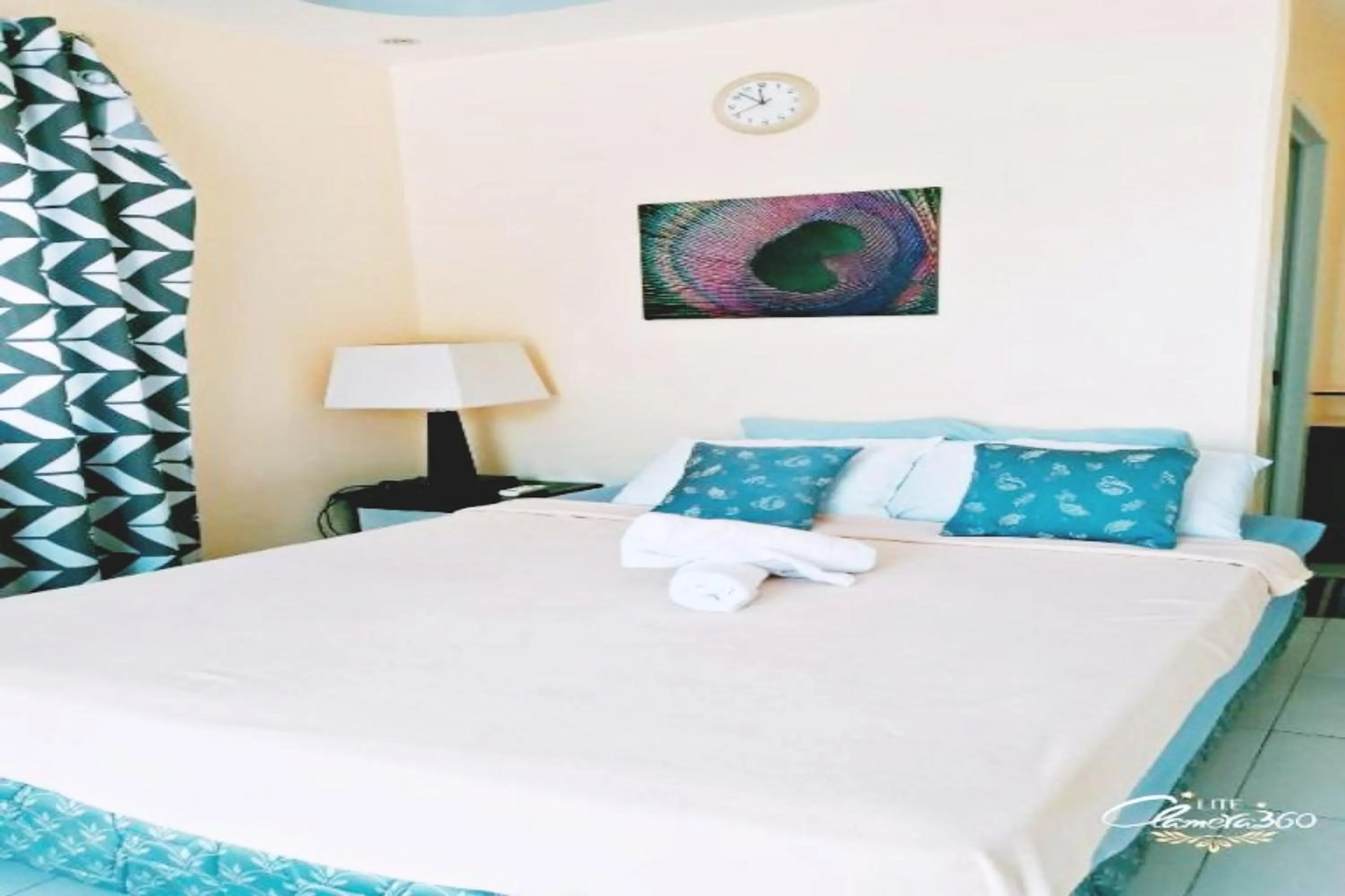 Bed in Angler's Hub & Resort Oslob