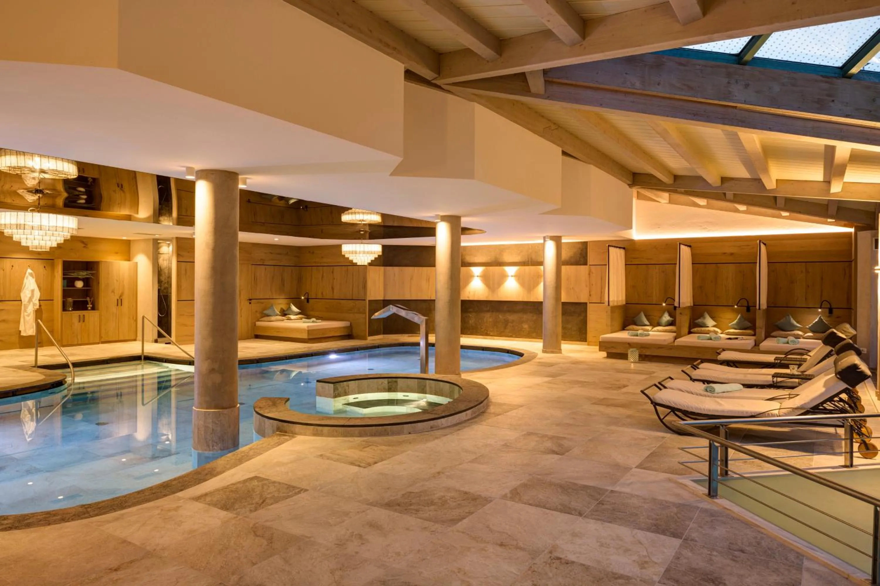 Swimming pool in Hotel Burggräflerhof