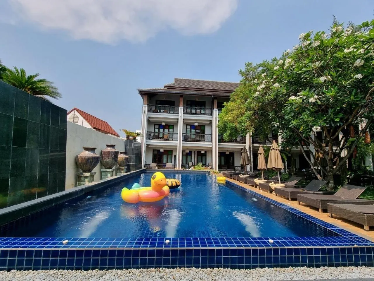 Pool view in De Lanna Hotel