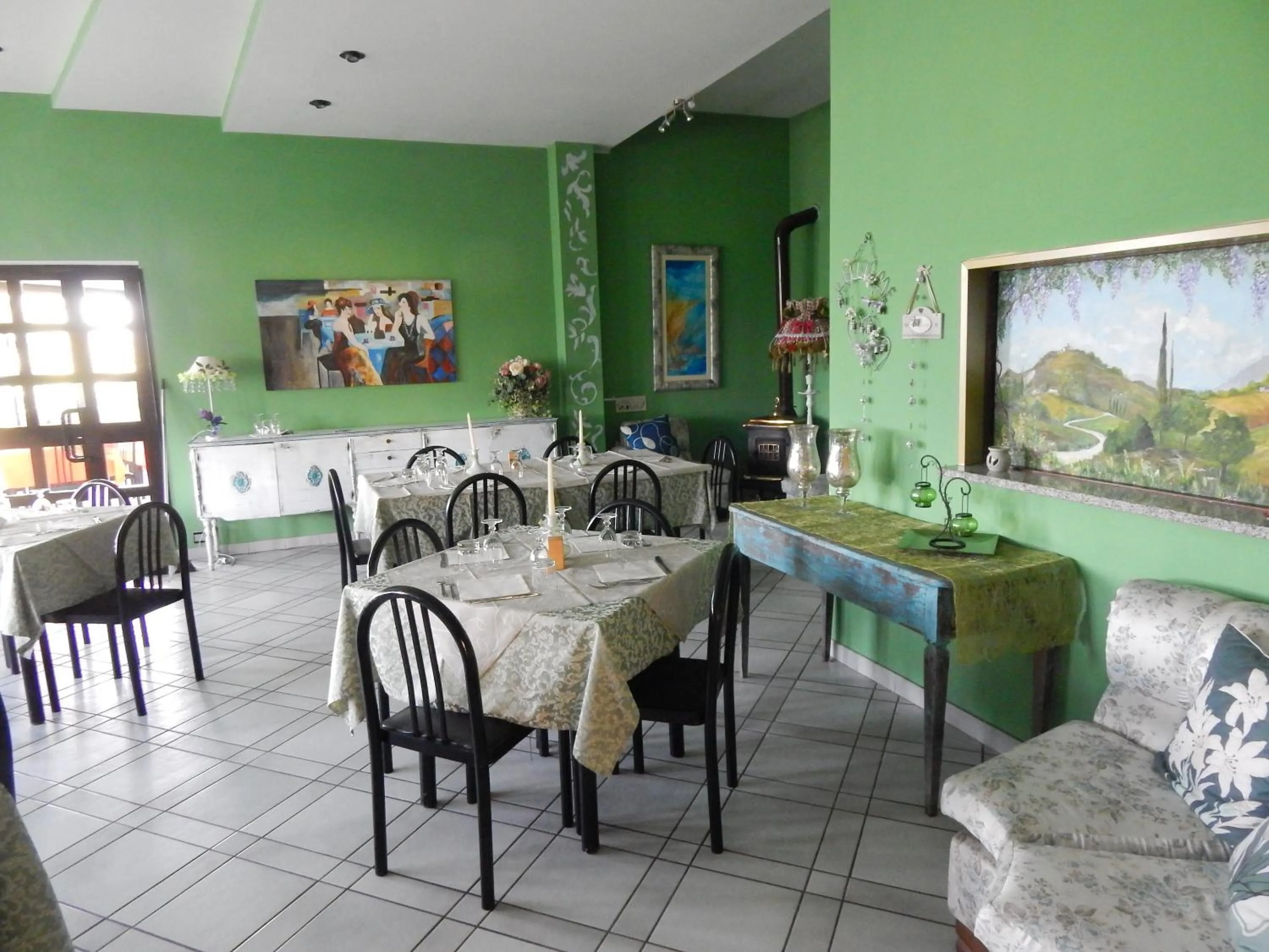 Communal lounge/ TV room in B&B La Meta