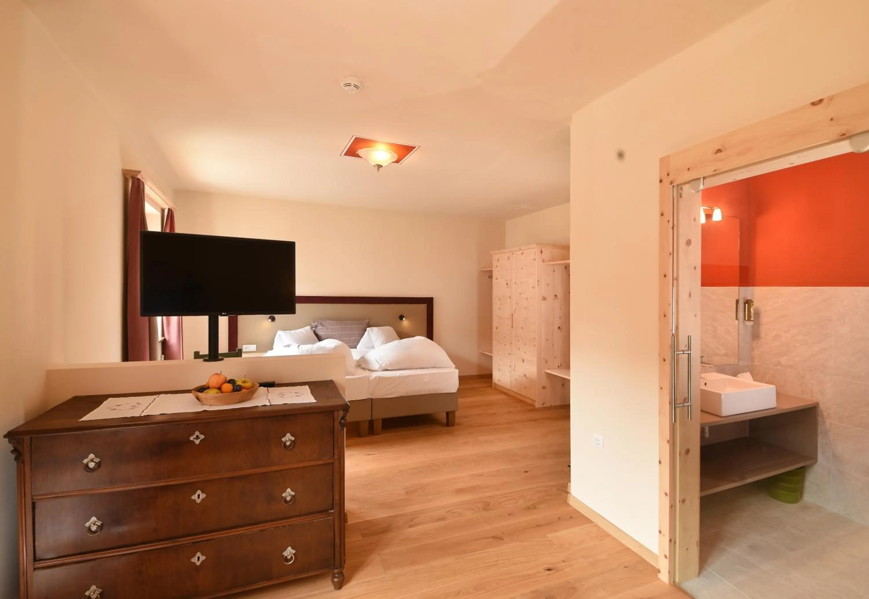 Bedroom, Bed in Hotel Gassenwirt