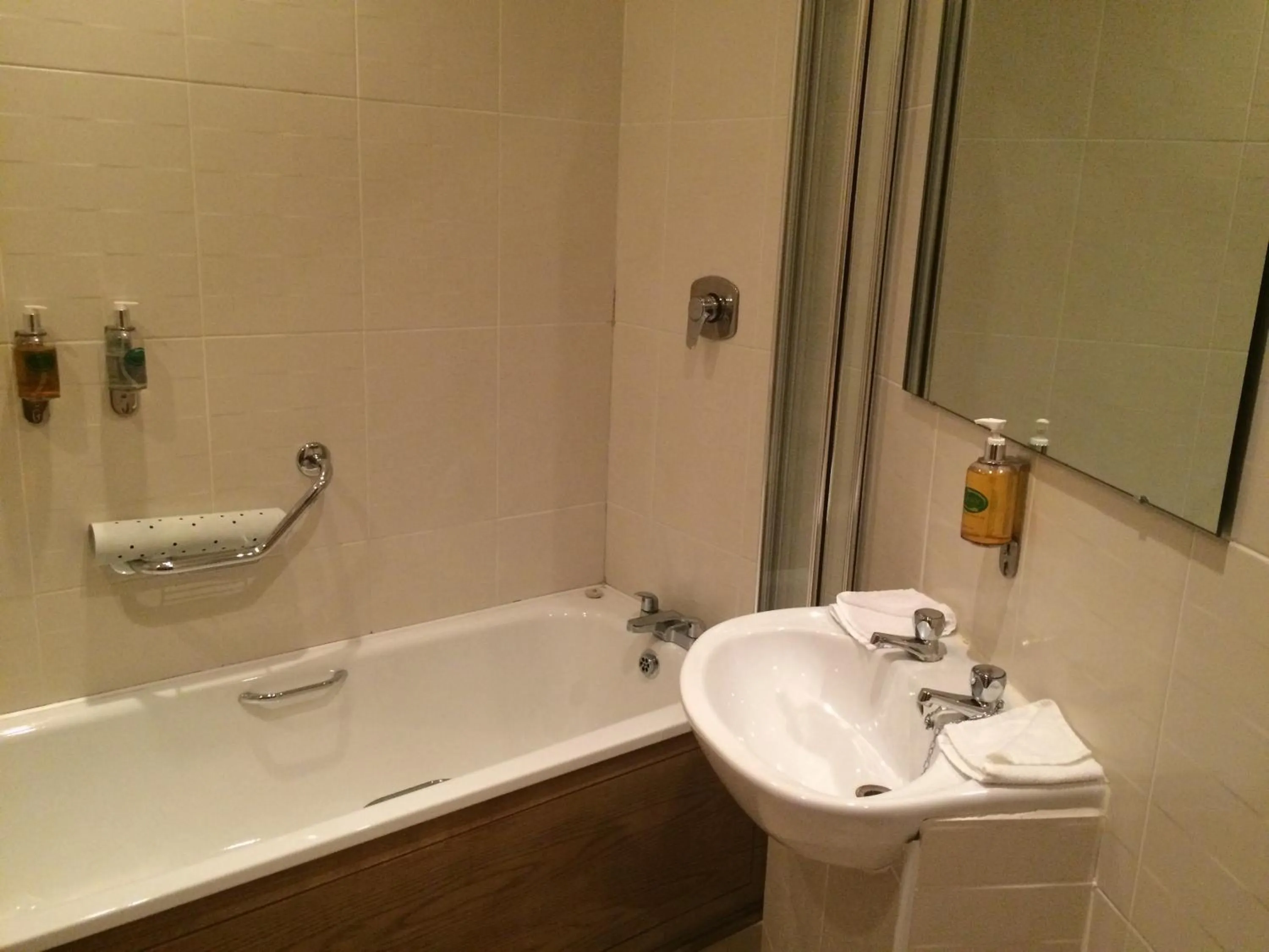 Shower in The Horse and Hound Hotel