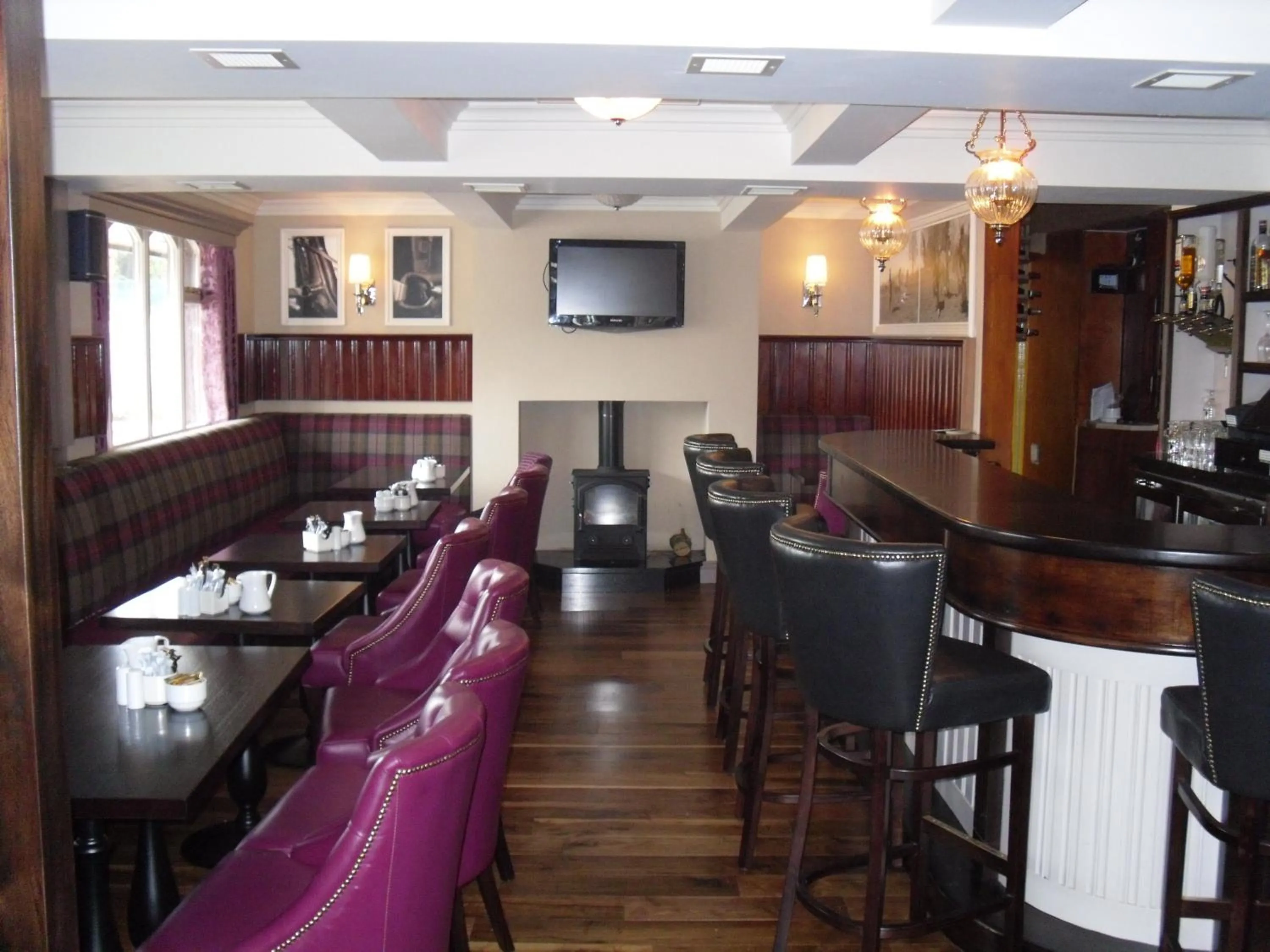 Lounge or bar in The Horse and Hound Hotel