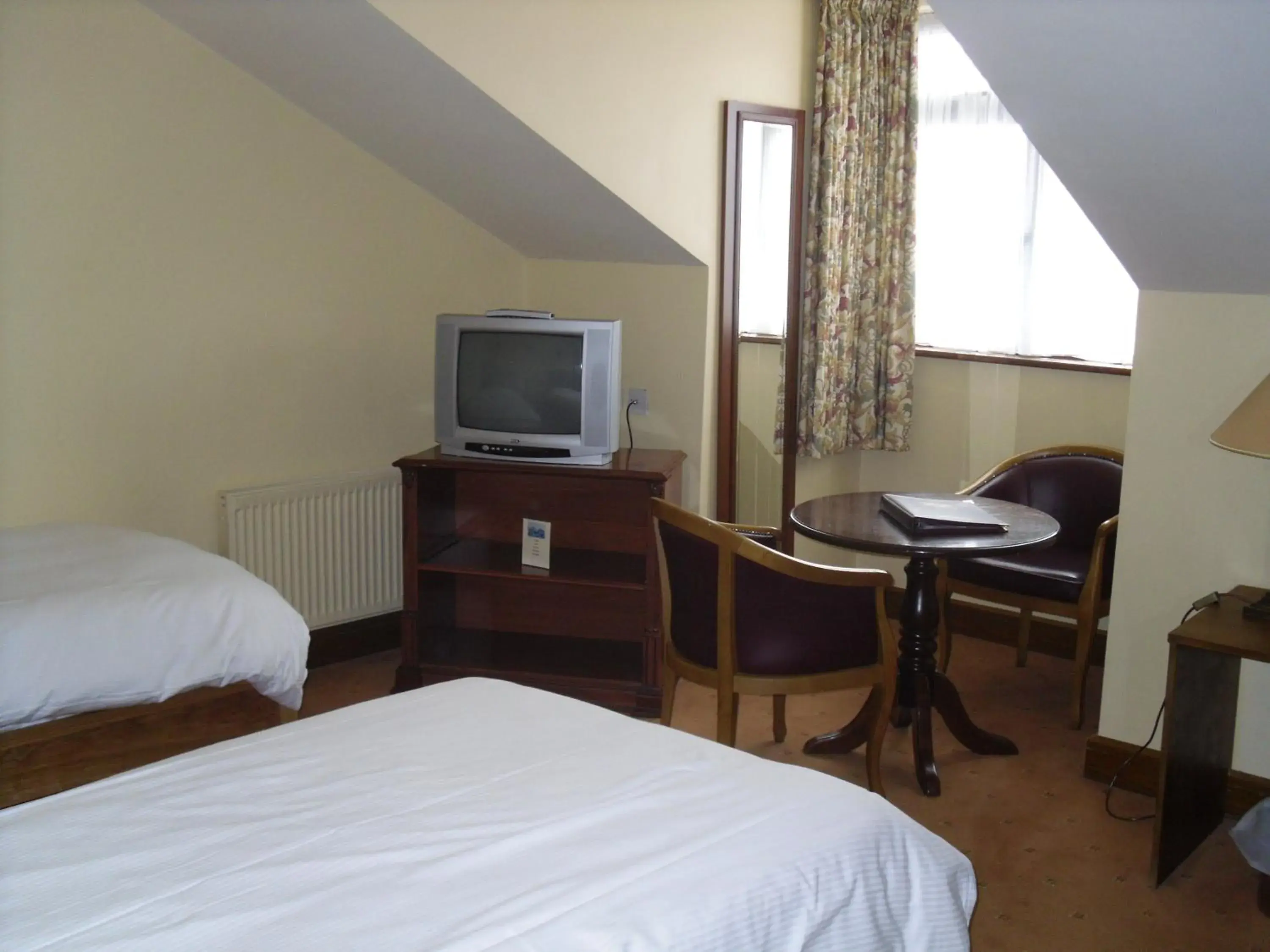 Family Room (2 Adults + 2 Children) in The Horse and Hound Hotel Family Room (2 Adults + 2 Children) in The Horse and Hound Hotel