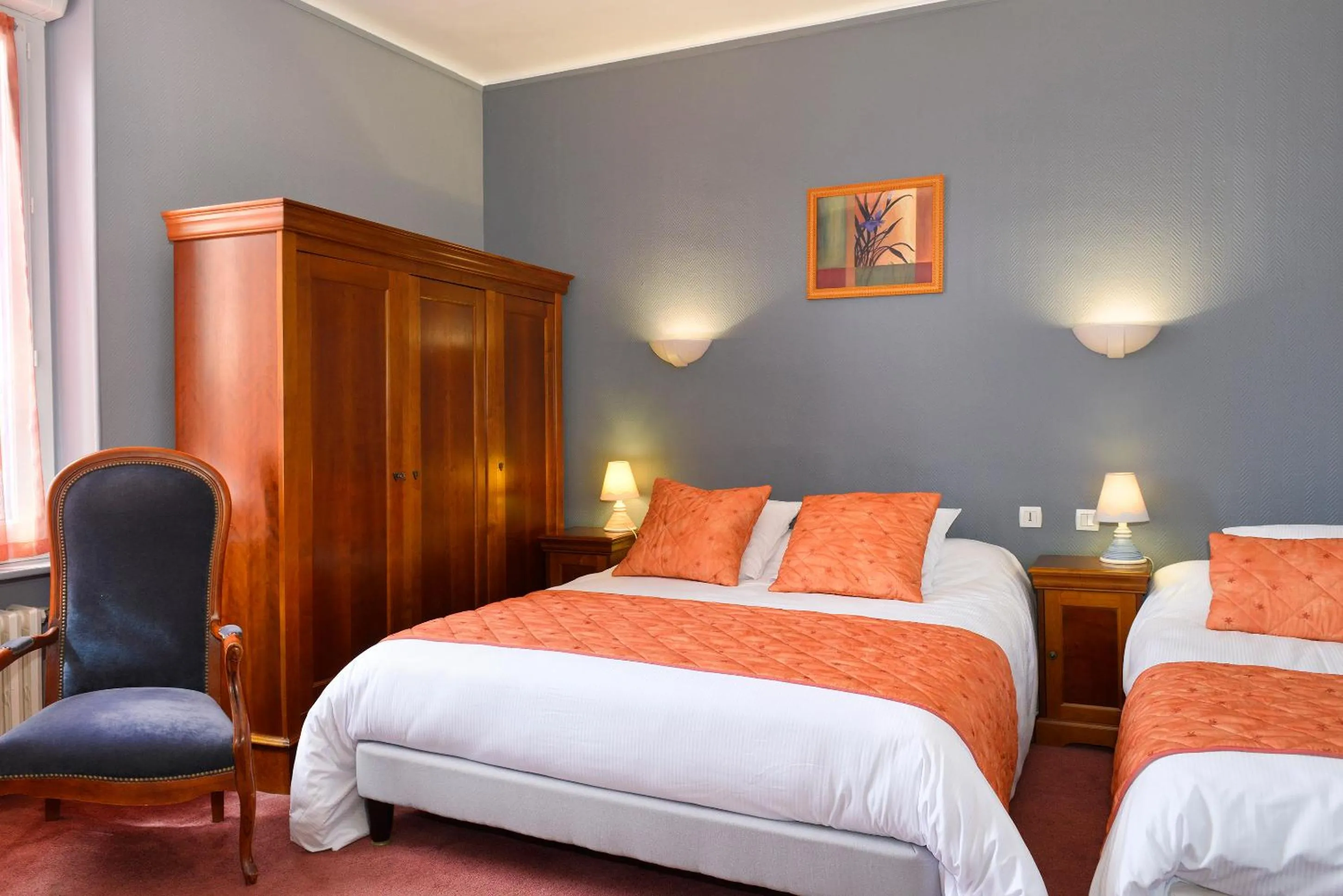 Logis Hôtels Restaurant Le Dauphin