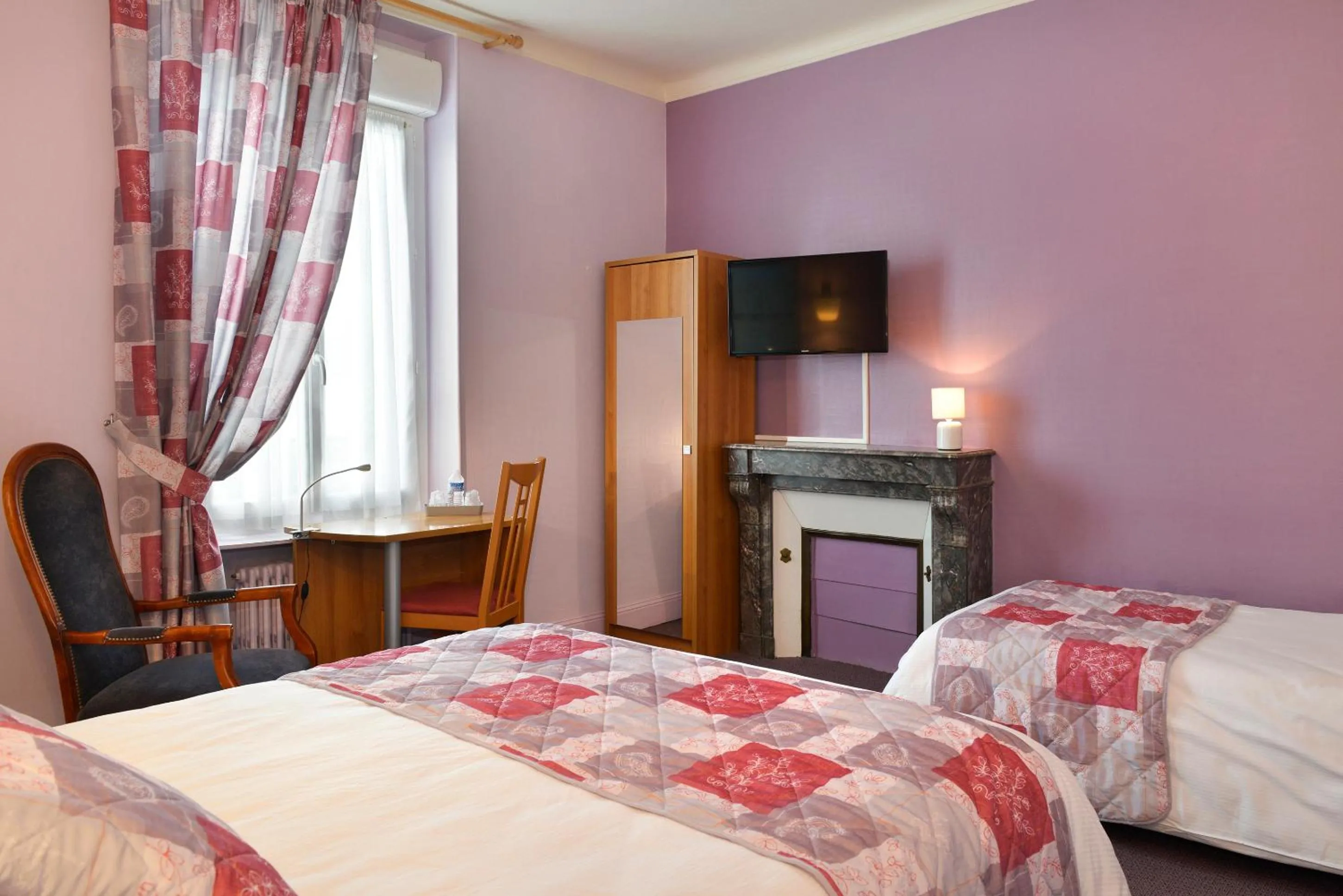 Logis Hôtels Restaurant Le Dauphin