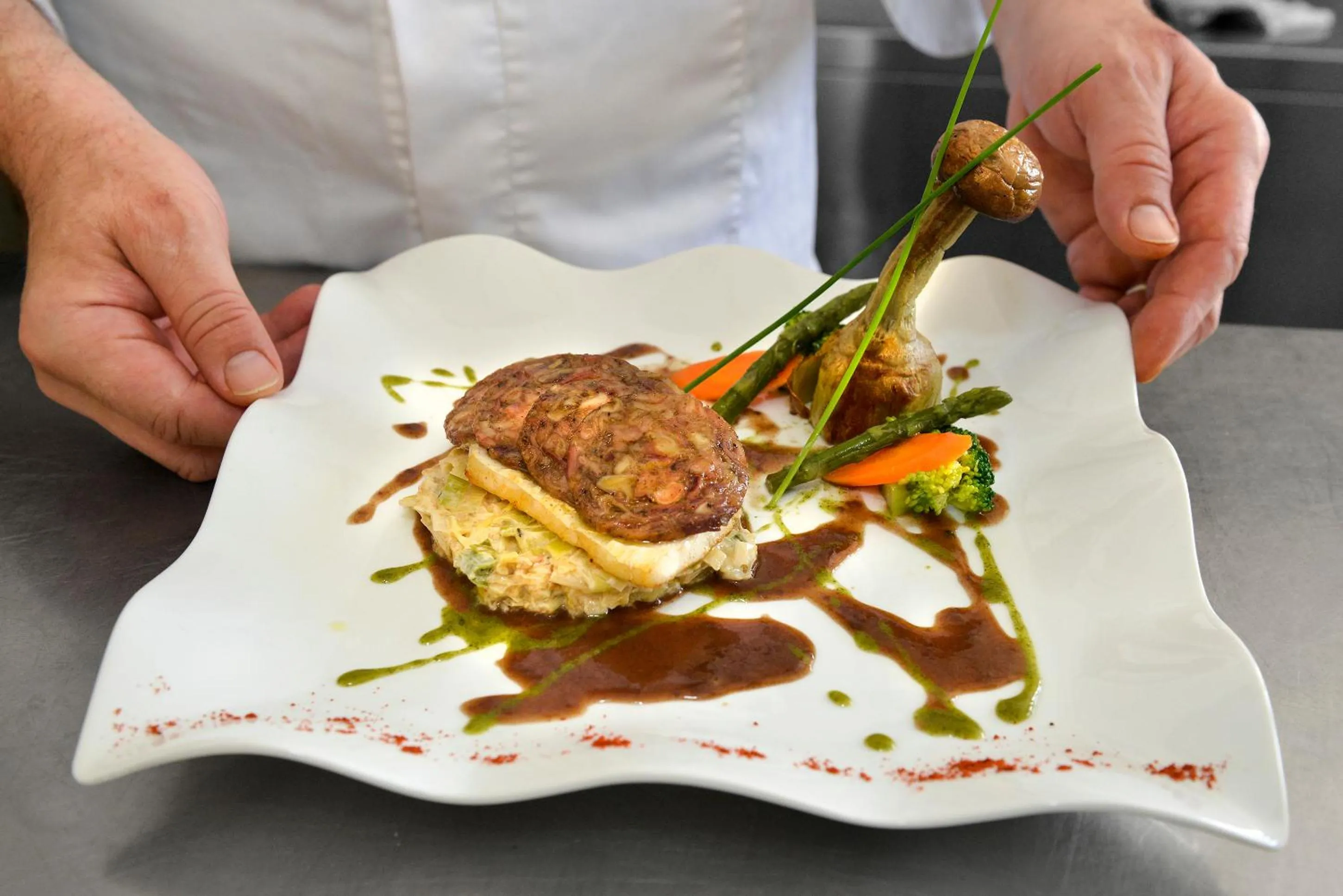 Logis Hôtels Restaurant Le Dauphin