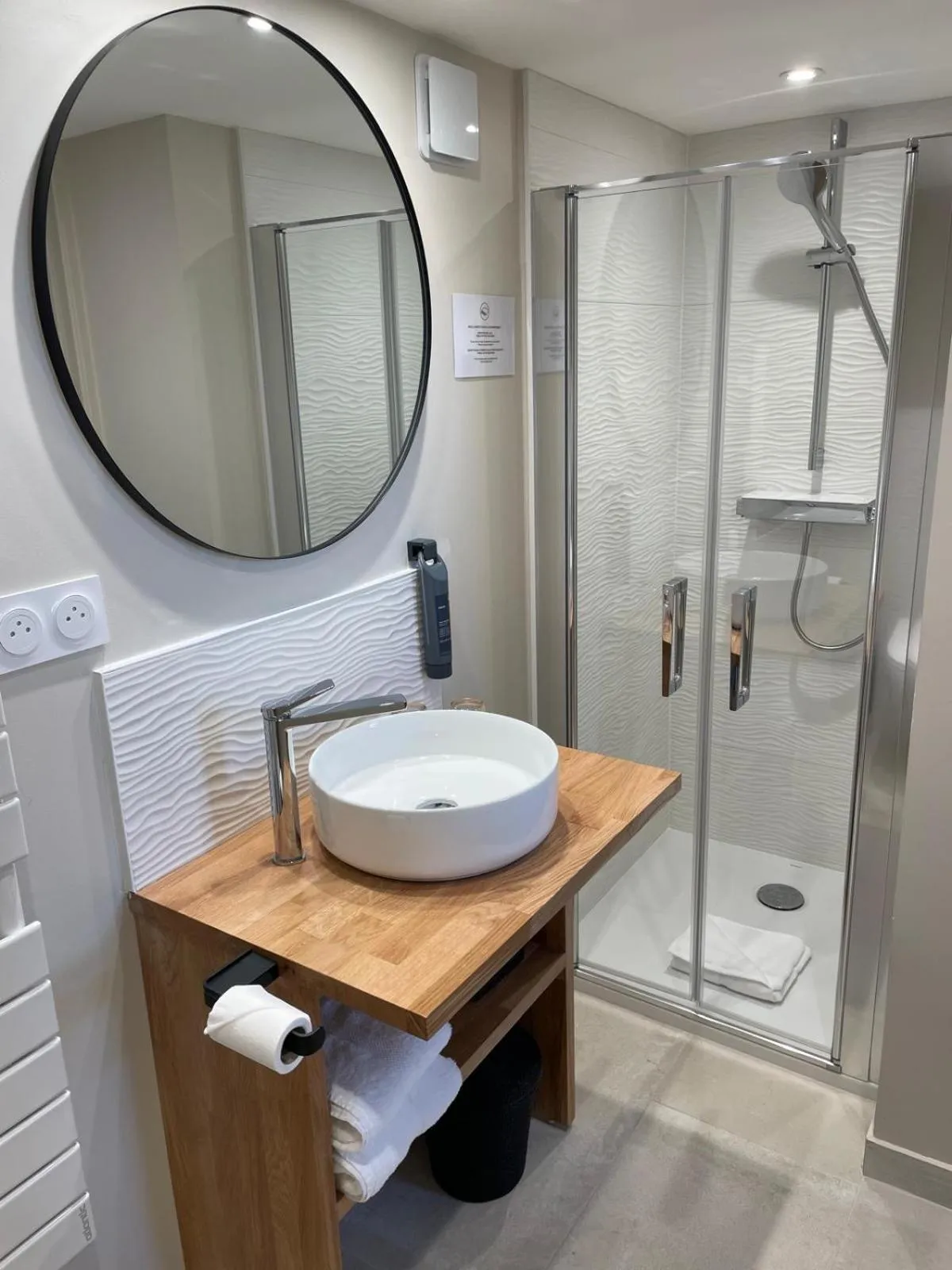 Shower in Hôtel Les Costans, The Originals Relais