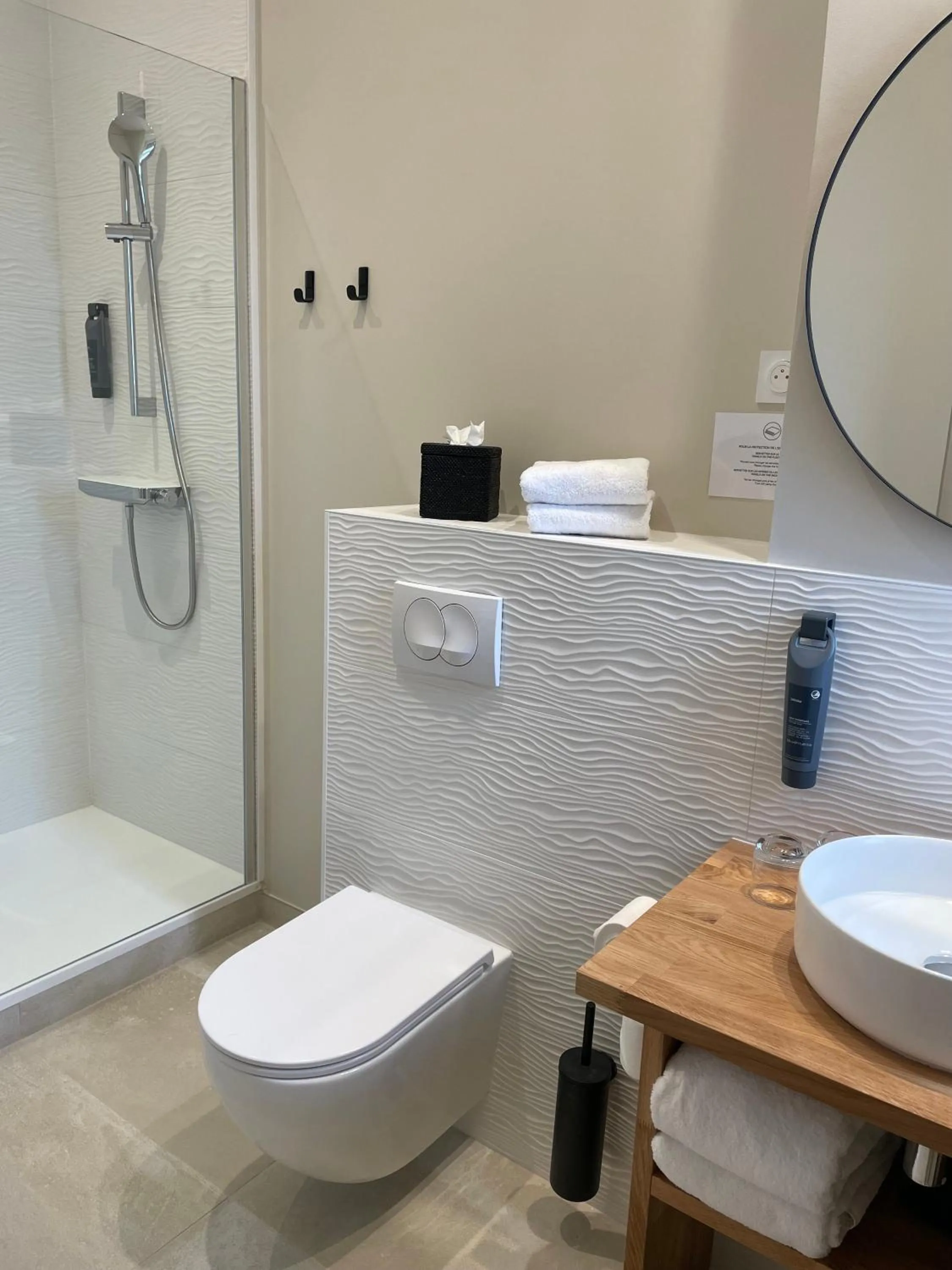 Shower in Hôtel Les Costans, The Originals Relais