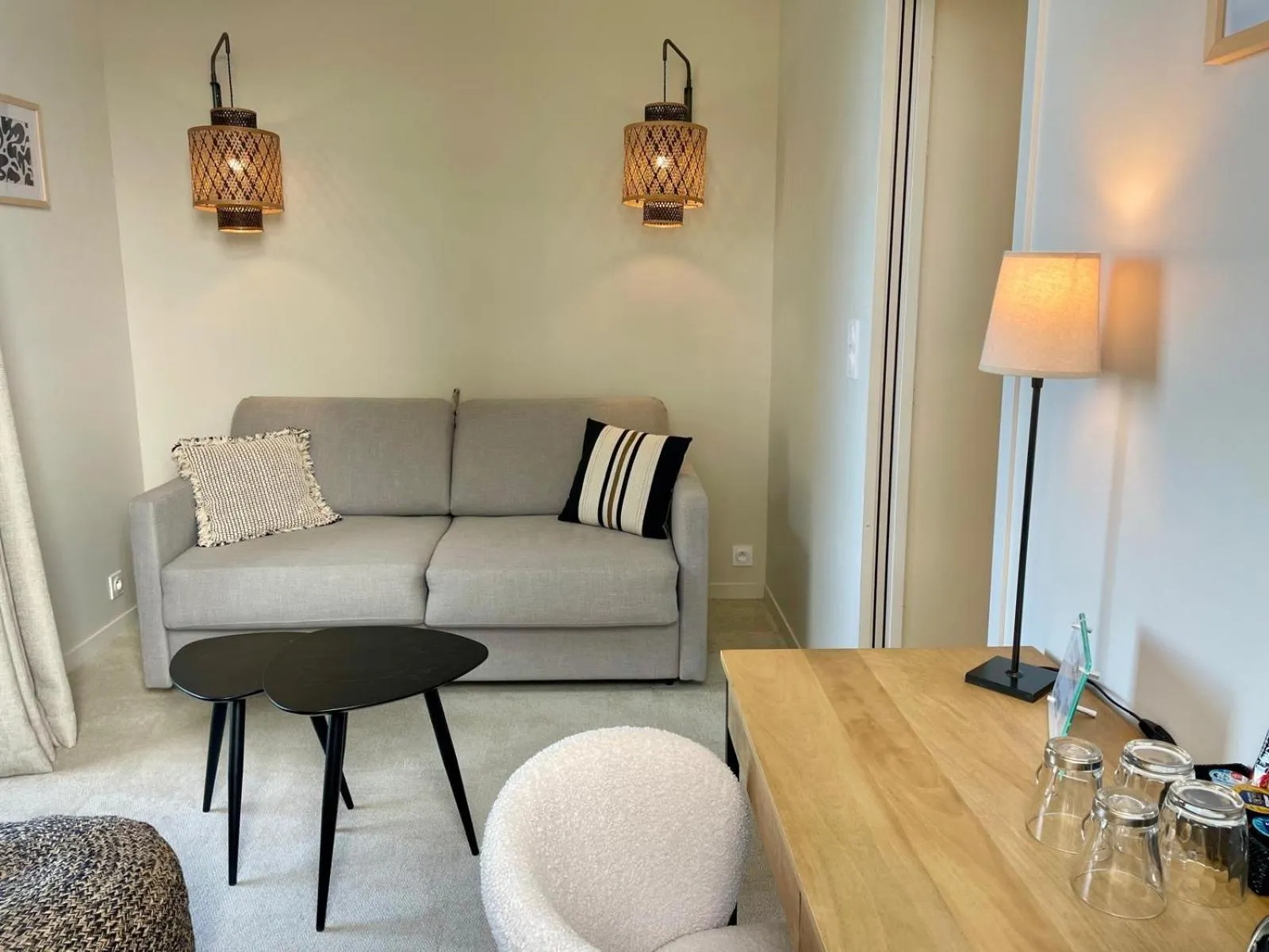 Living room in Hôtel Les Costans, The Originals Relais