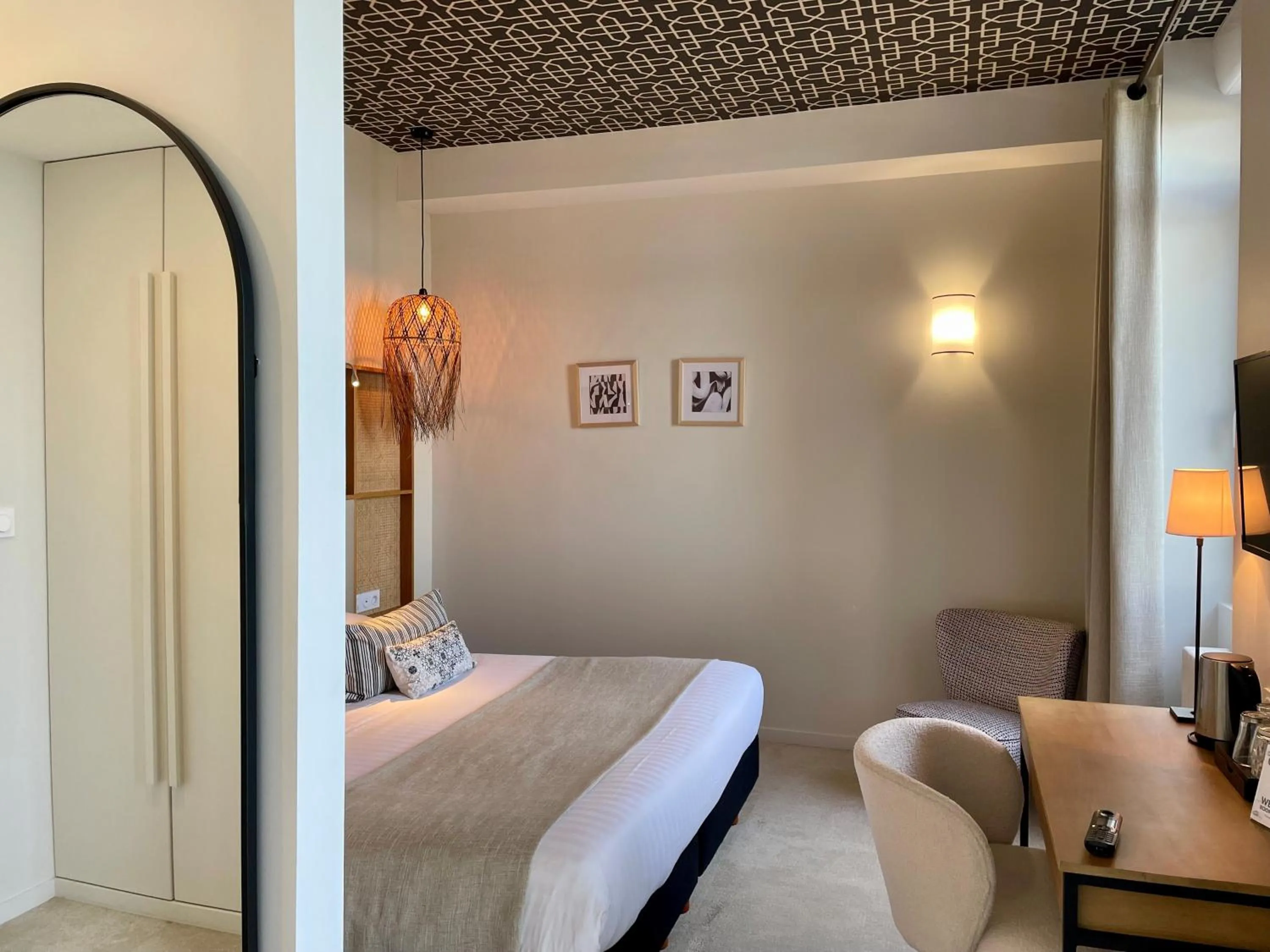 Bed in Hôtel Les Costans, The Originals Relais