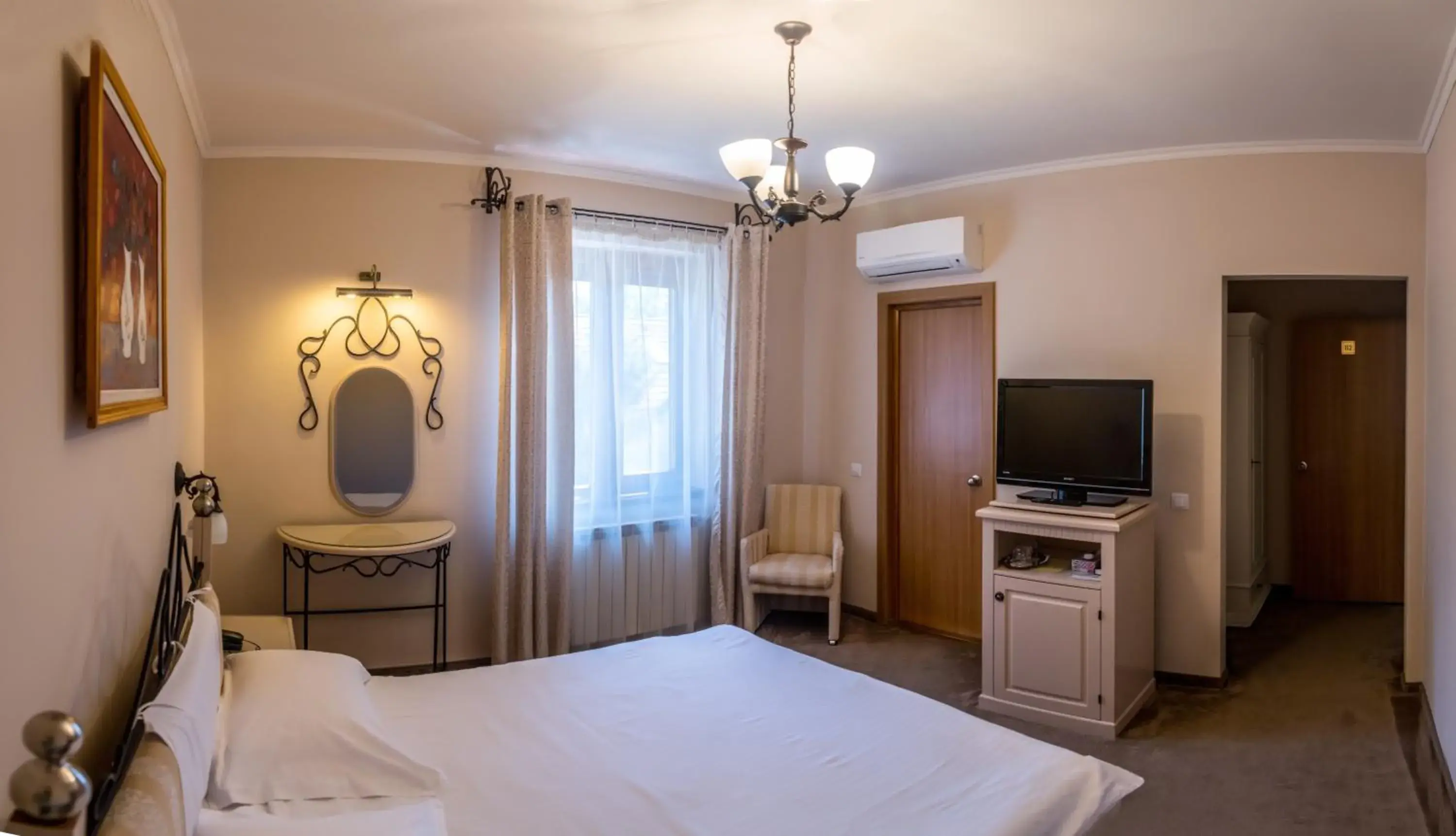 Double Room 3* in The Elite - Oradea's Legendary Hotel Double Room 3* in The Elite - Oradea's Legendary Hotel
