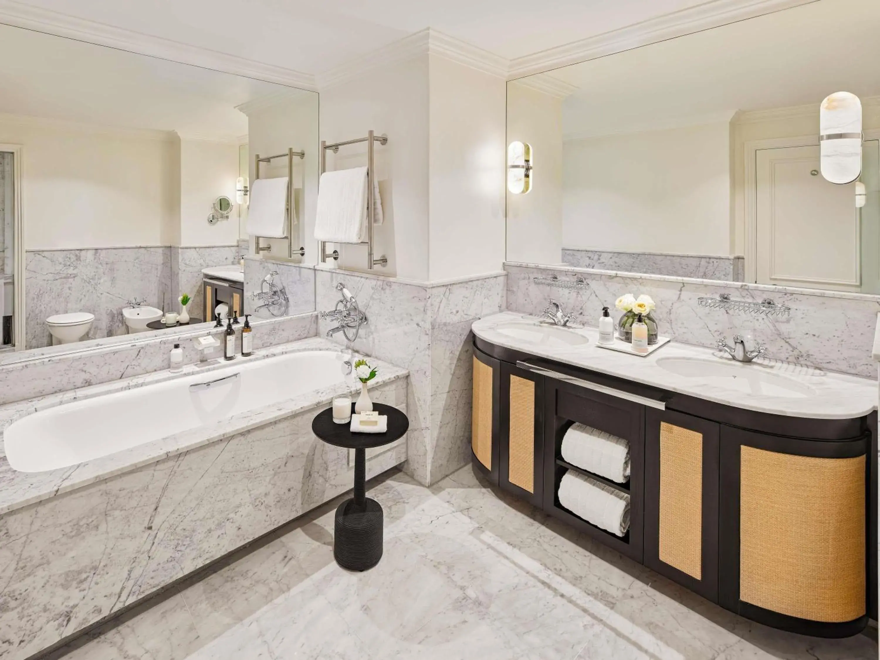 Deluxe Room with Mountain View in Cape Grace, A Fairmont Managed Hotel Deluxe Room with Mountain View in Cape Grace, A Fairmont Managed Hotel