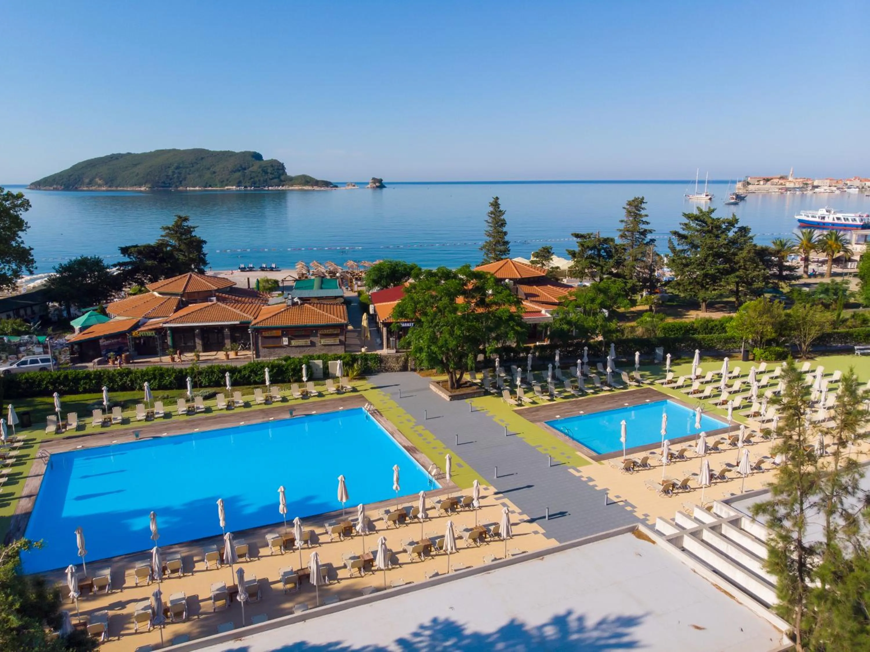 Swimming pool in Hotel Aleksandar