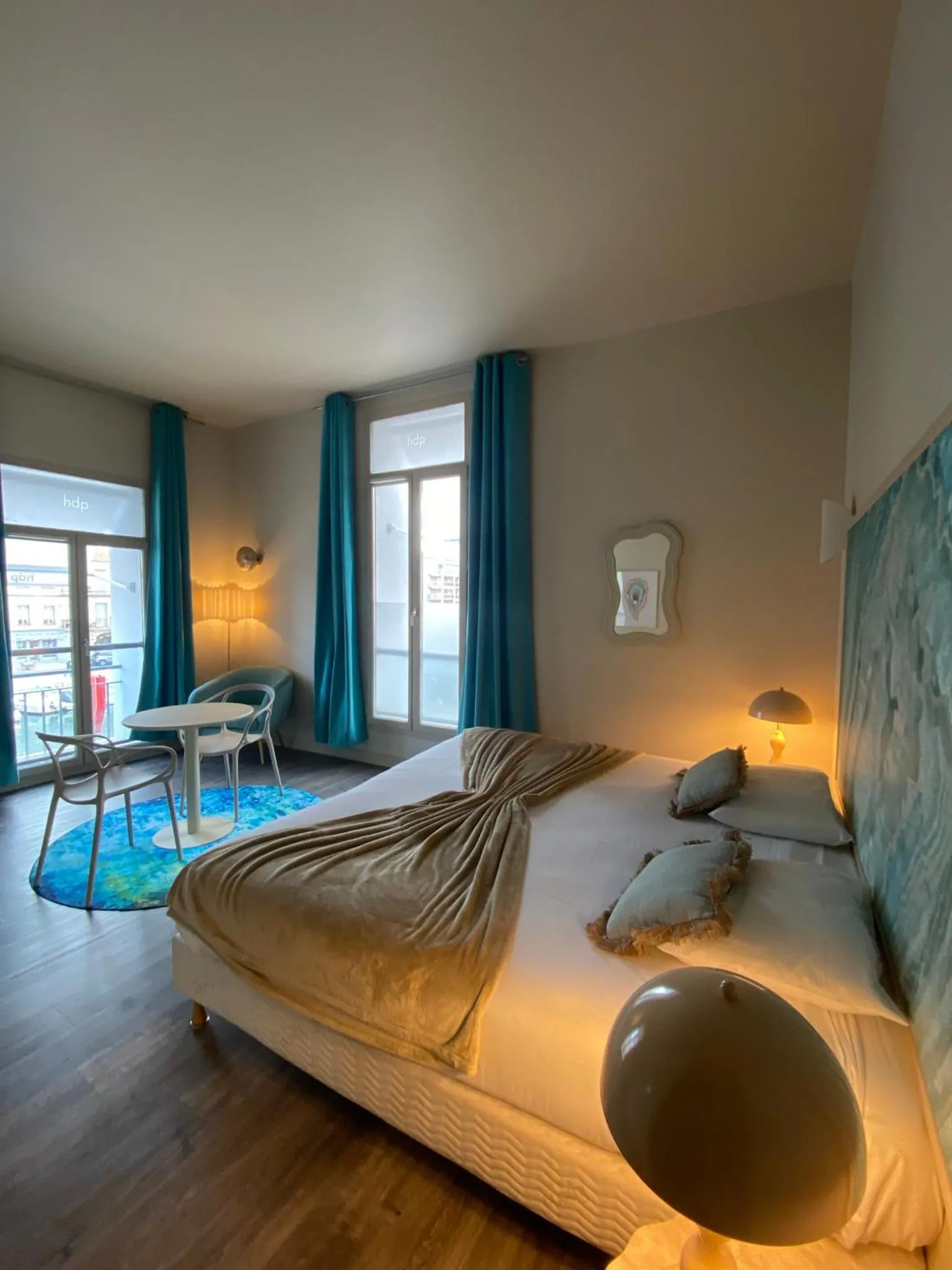 Bed in Hôtel De Paris