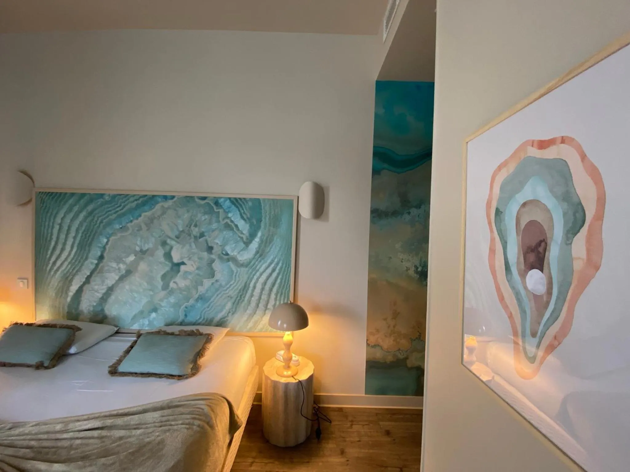 Bed in Hôtel De Paris