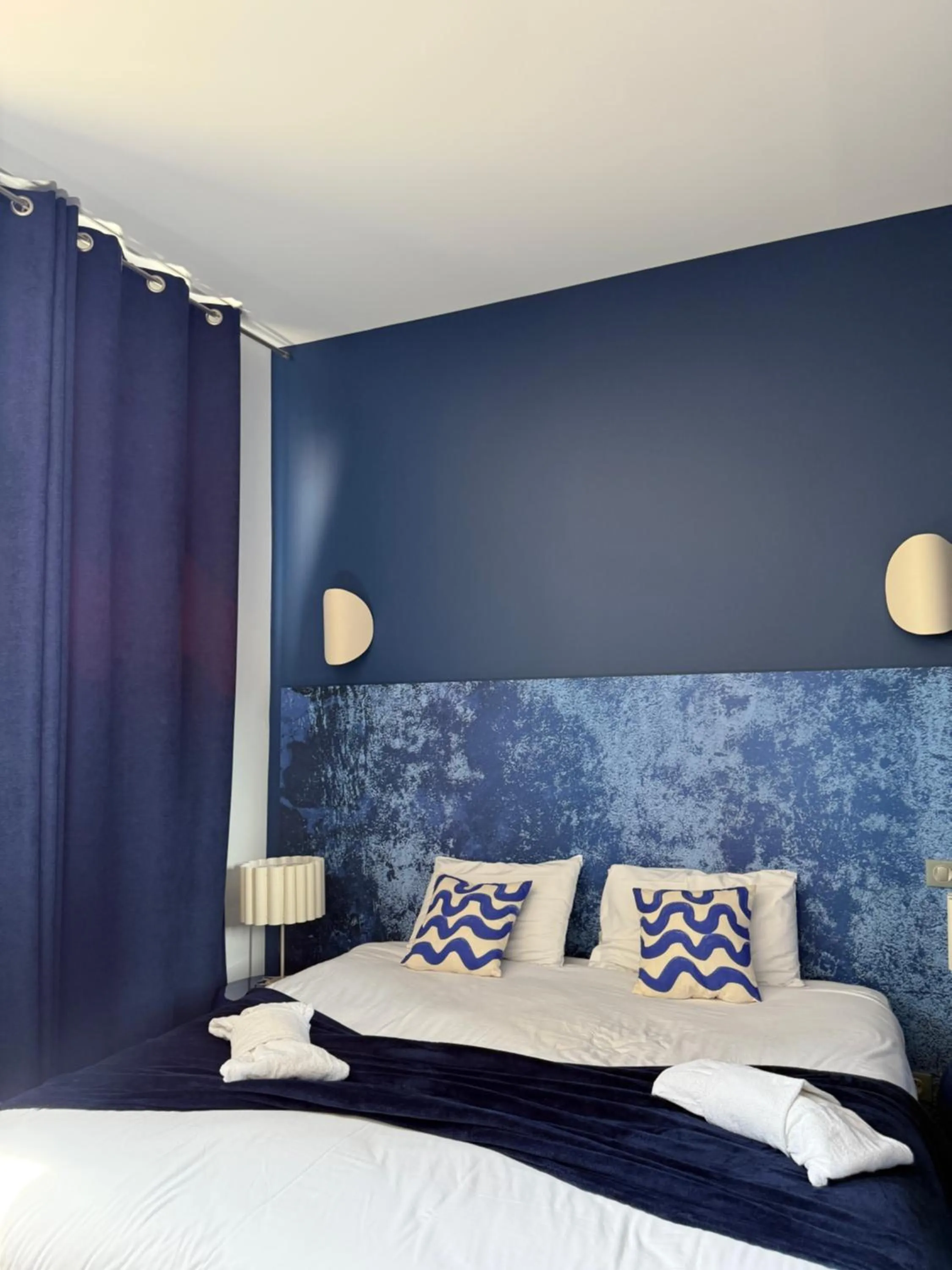 Bed in Hôtel De Paris